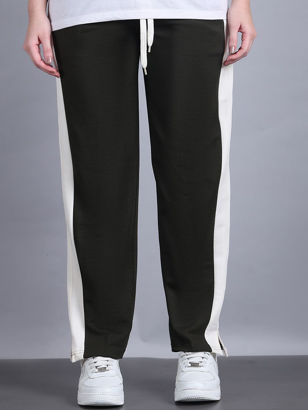 

MACK JONNEY Women Colourblocked Relaxed Fit Track Pants, Black