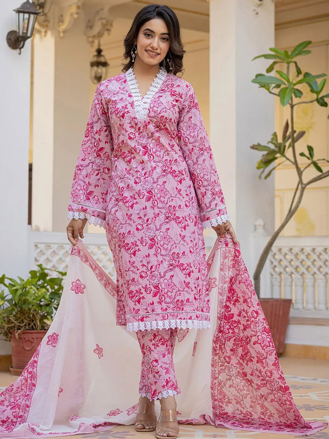 

MissKurti Women Floral Printed Regular Pure Cotton Kurta with Trousers & With Dupatta, Pink