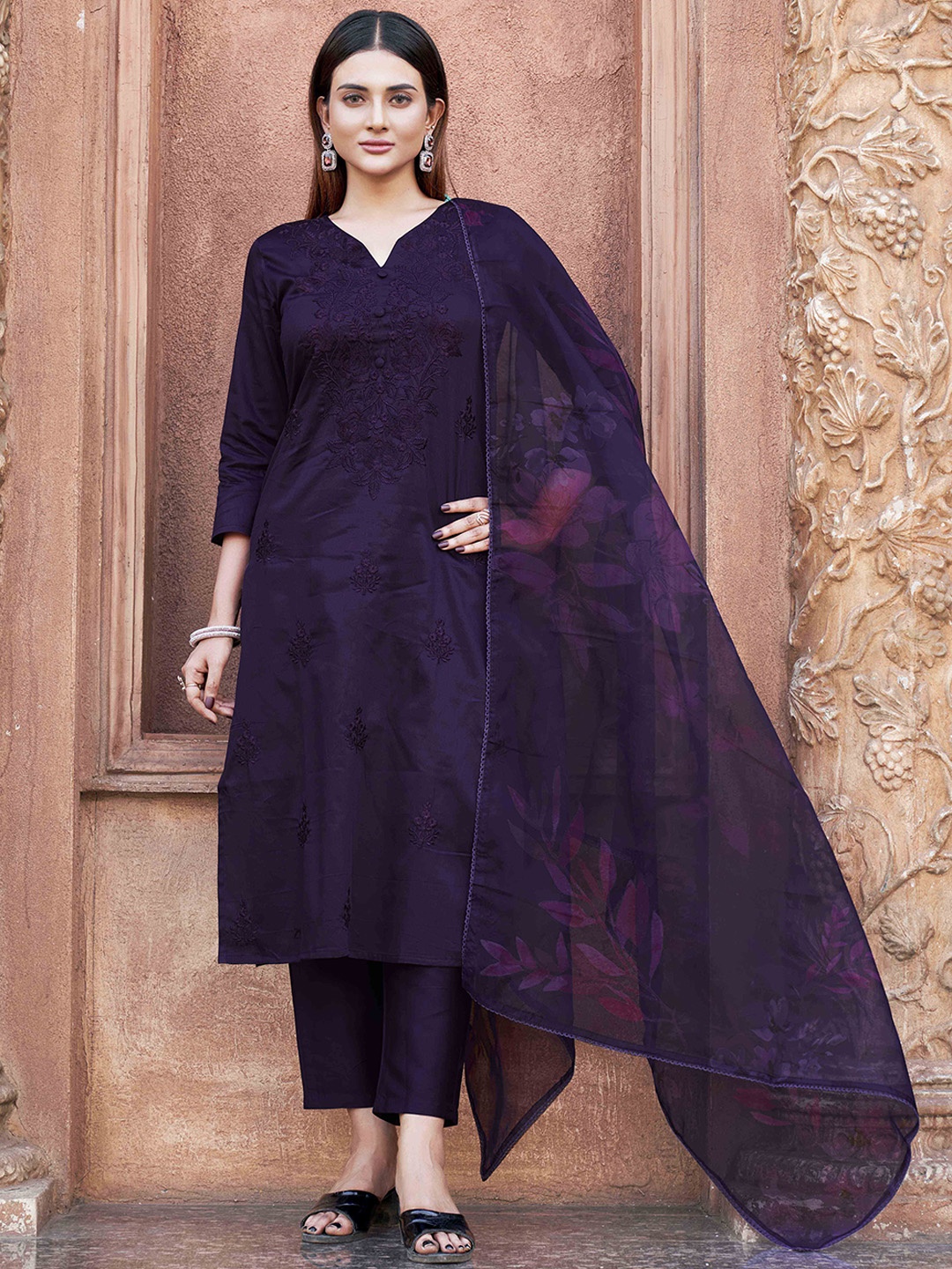 

Tikhi Imli Women Floral Embroidered Regular Thread Work Kurta with Trousers & With Dupatta, Purple