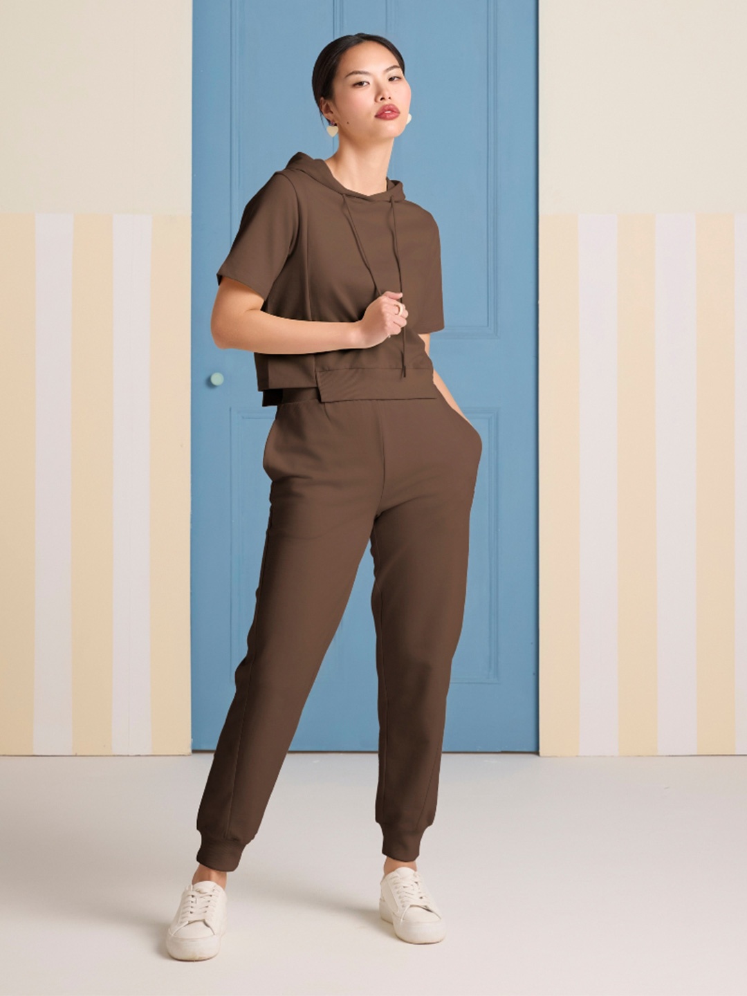 

Muvazo Round Neck Top With Joggers Co-Ords, Brown