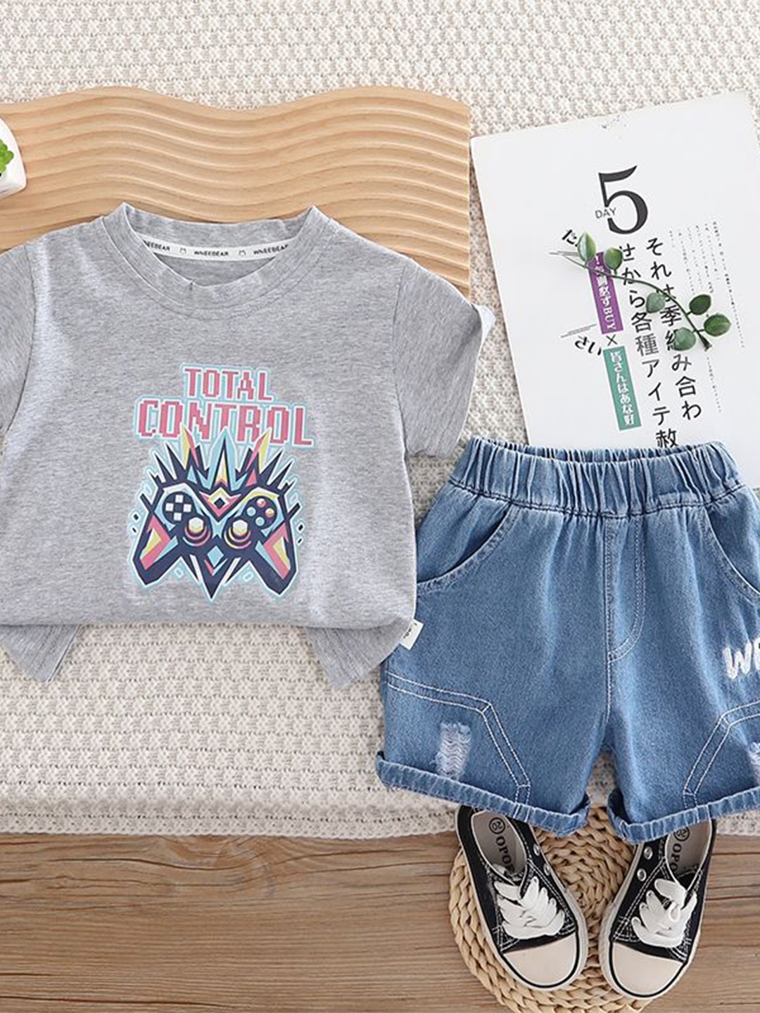 

StyleCast x Revolte Unisex Kids Printed T-shirt With Shorts, Grey