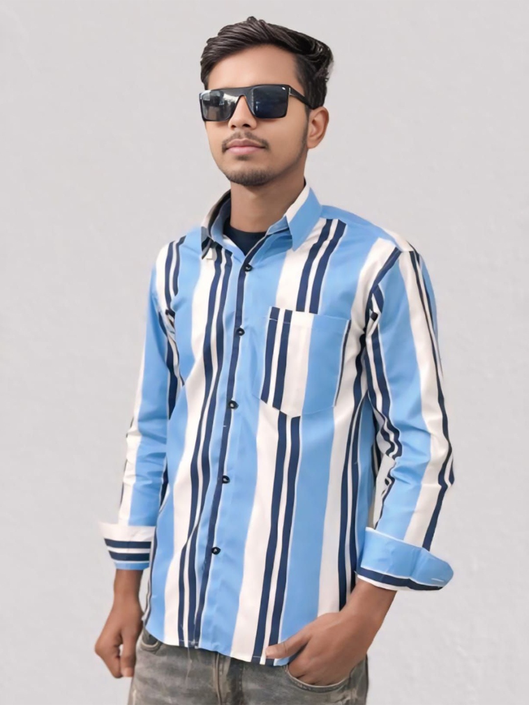 

Raavi Men Comfort Opaque Striped Casual Shirt, Navy blue