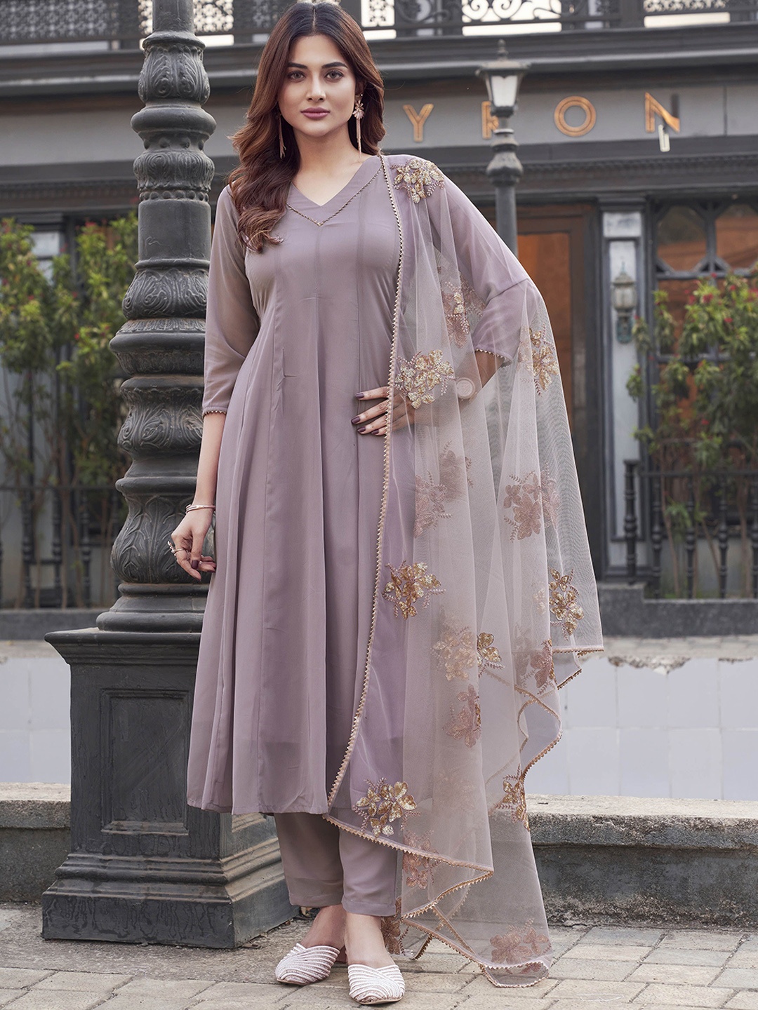 

Tikhi Imli Women Panelled Kurta with Trousers & With Dupatta, Mauve