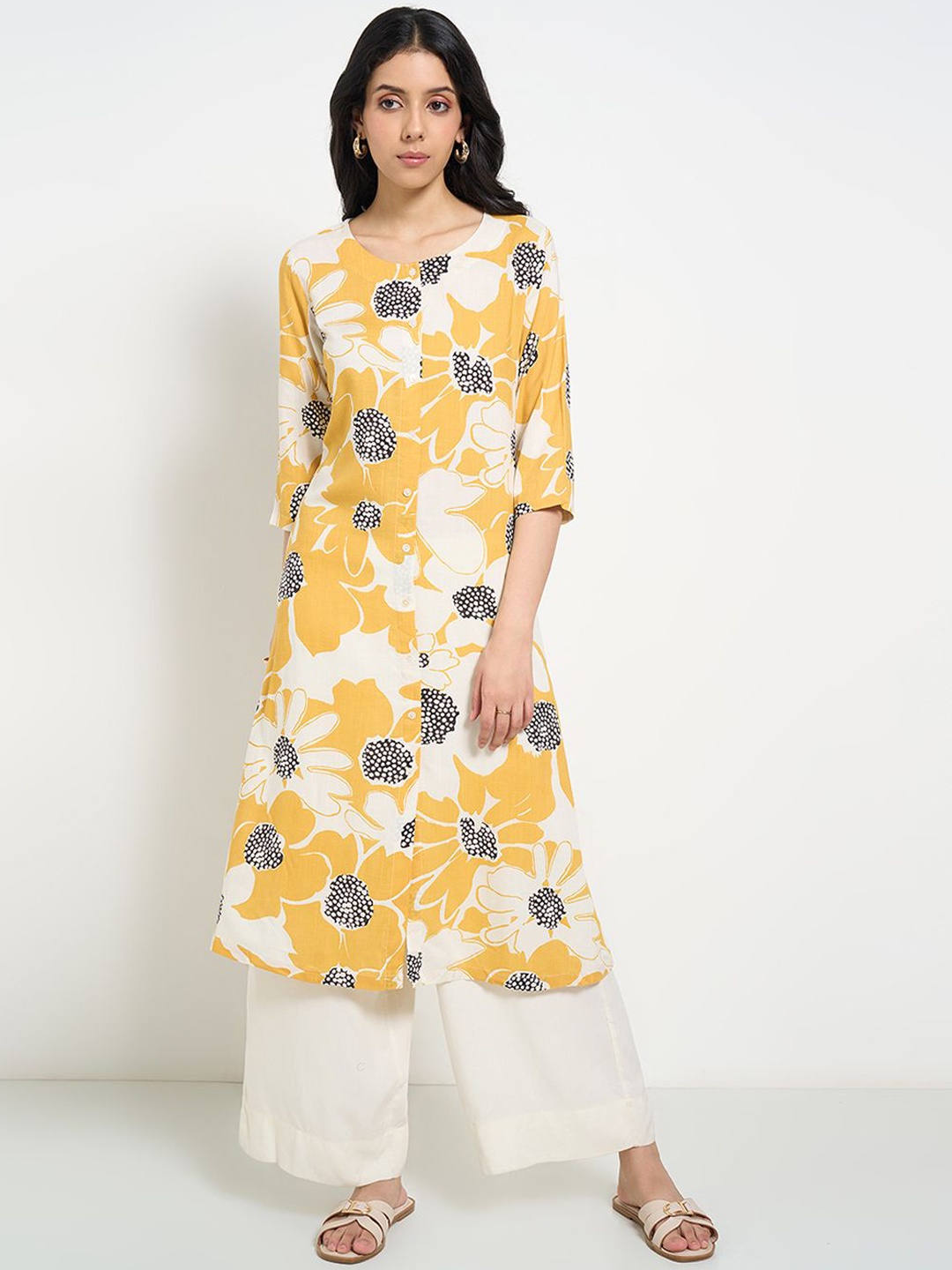 

RANGMANCH BY PANTALOONS Floral Printed Round Neck Straight Kurta, Yellow