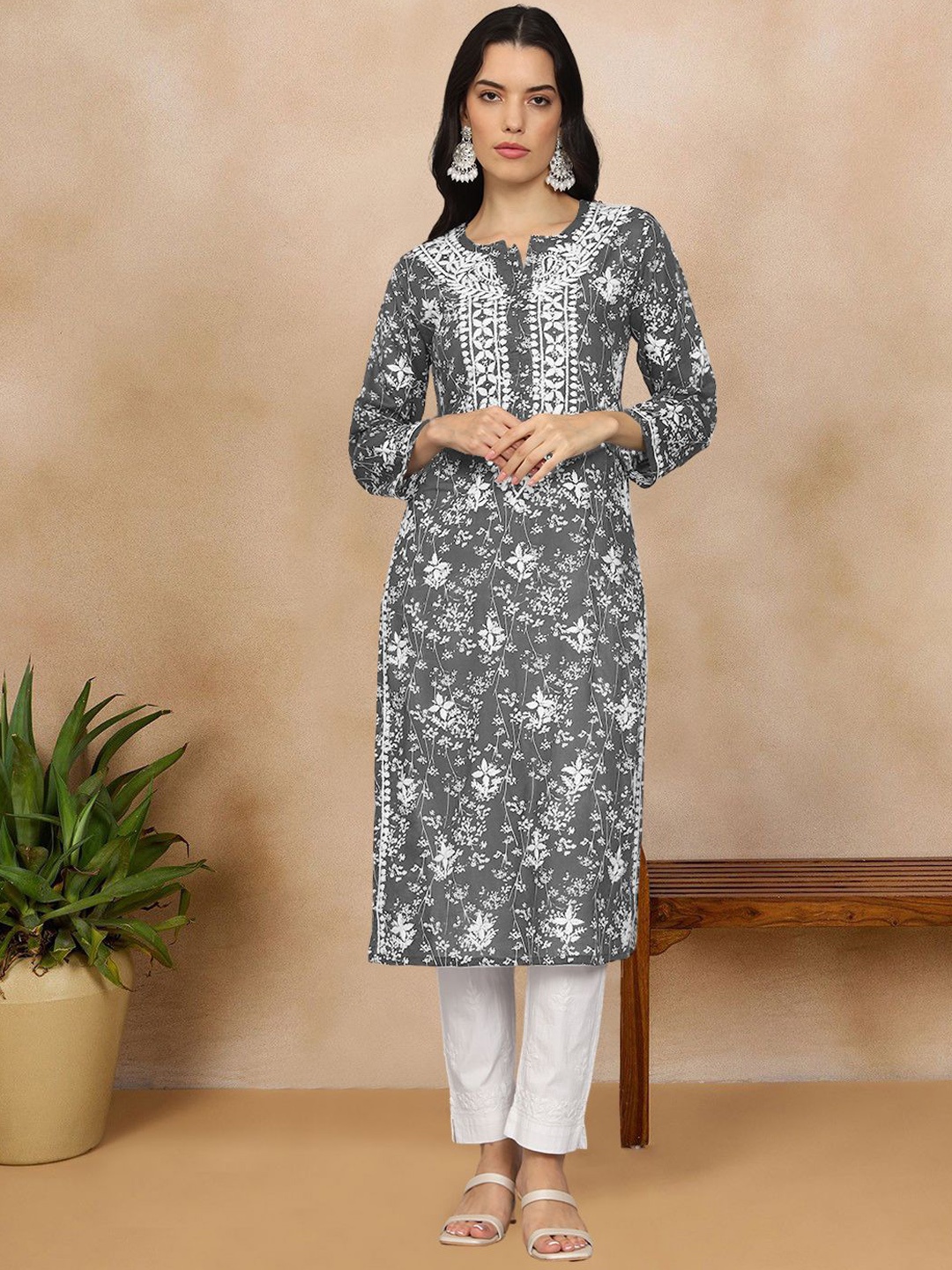 

PARAMOUNT CHIKAN Floral Embroidered Notch Neck Lucknowi Chikankari Kurta, Grey