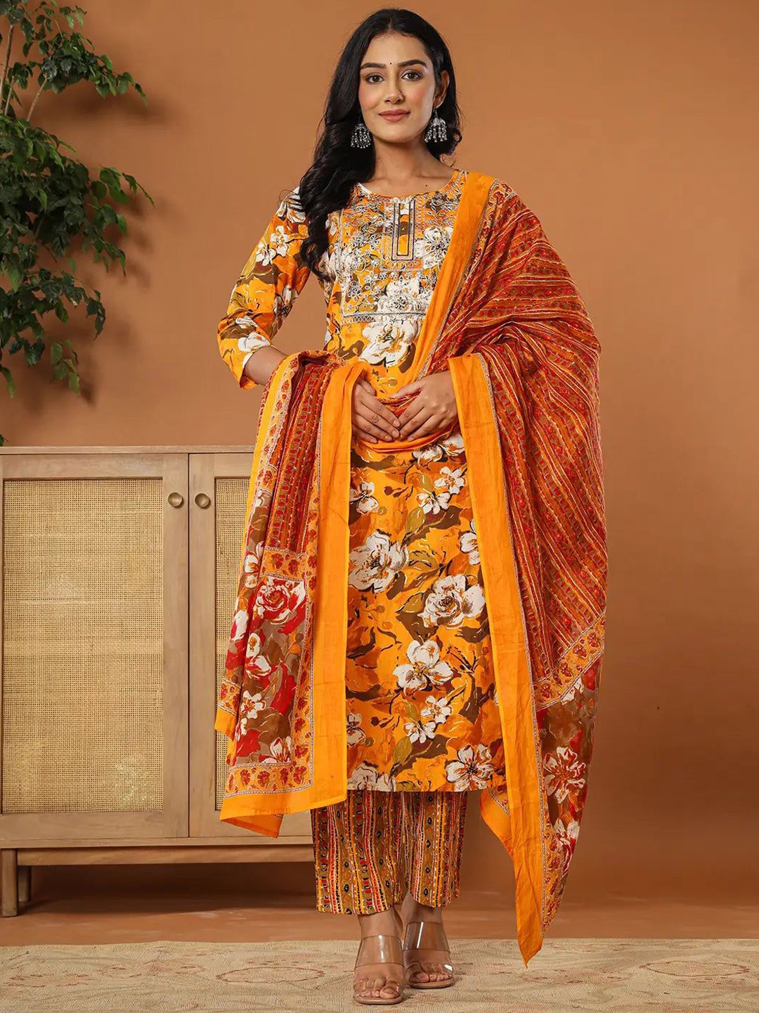 

MissKurti Women Floral Embroidered Regular Pure Cotton Kurta with Trousers & With Dupatta, Yellow