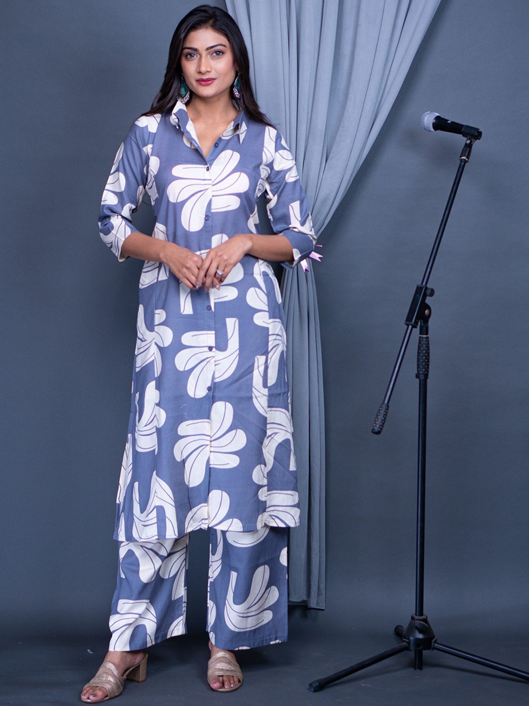 

The Kalakriti House Women Ethnic Motifs Printed Regular Liva Kurta with Palazzos, Grey