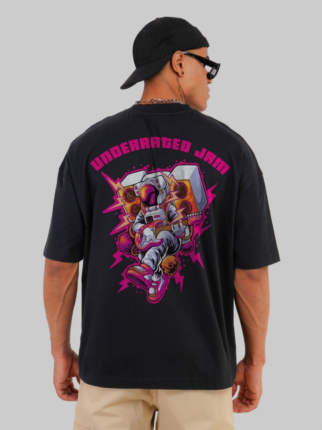 

Underrated Club Men Printed Bio Finish Raw Edge T-shirt, Black