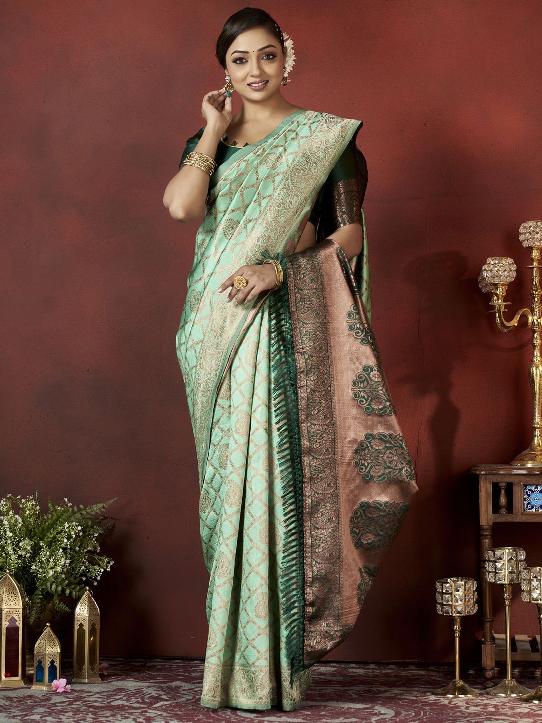 

DIVASTRI Ethnic Motifs Woven Design Zari Banarasi Saree, Green