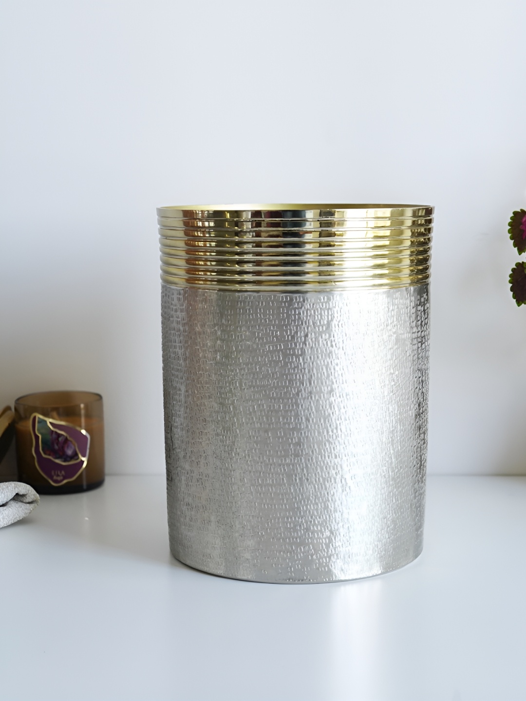 

WOODEN STREET Neysa Hammered Gold-Toned & Silver-Toned Textured Waste Bin