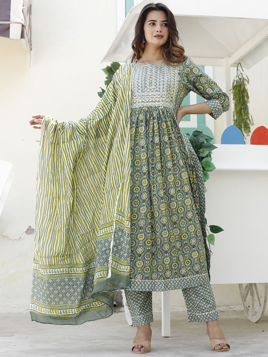 

JAYRA TEXTILE Women Floral Printed Tiered Thread Work Pure Cotton Kurta with Palazzos & With Dupatta, Green