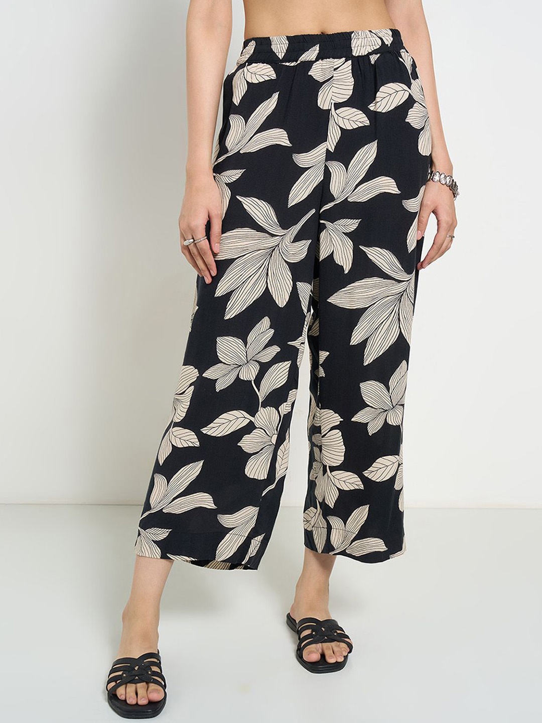 

RANGMANCH BY PANTALOONS Women Printed Flared Trousers, Black