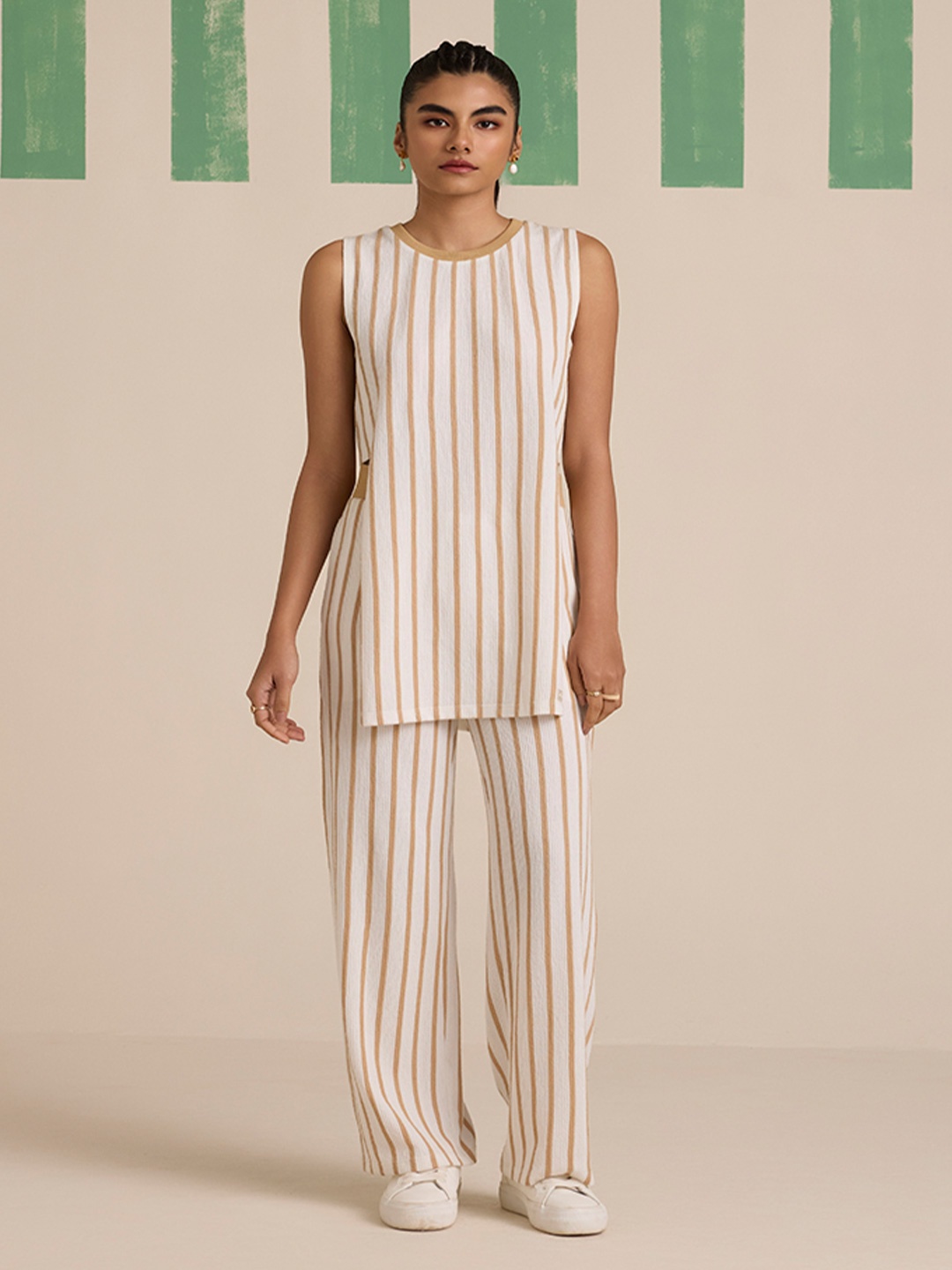 

Muvazo Striped Round Neck Top With Trousers Co-Ords, Tan
