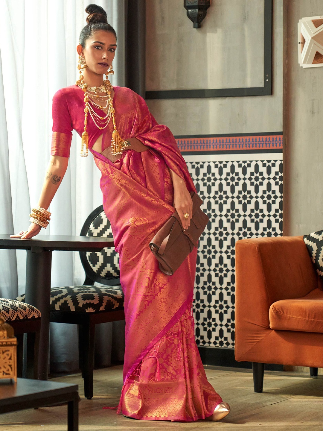

Vardha Woven Design Zari Kanjeevaram Saree, Pink