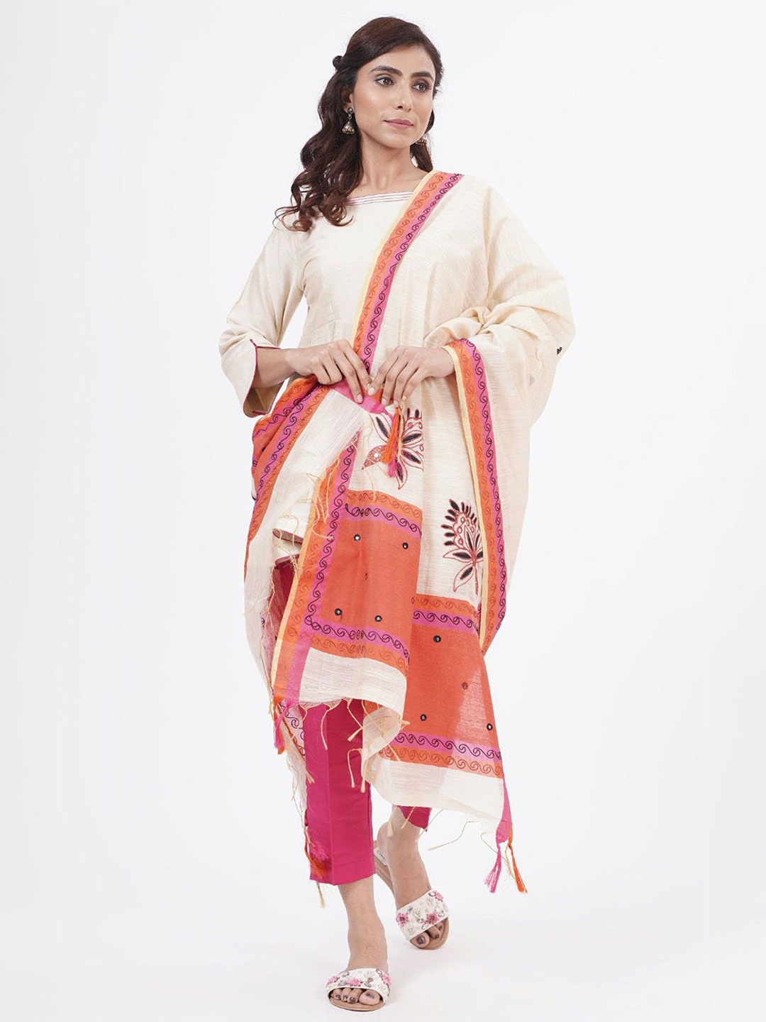 

KHUSHBOO AND PANKAJ Ethnic Motifs Embroidered Dupatta with Thread Work, Beige