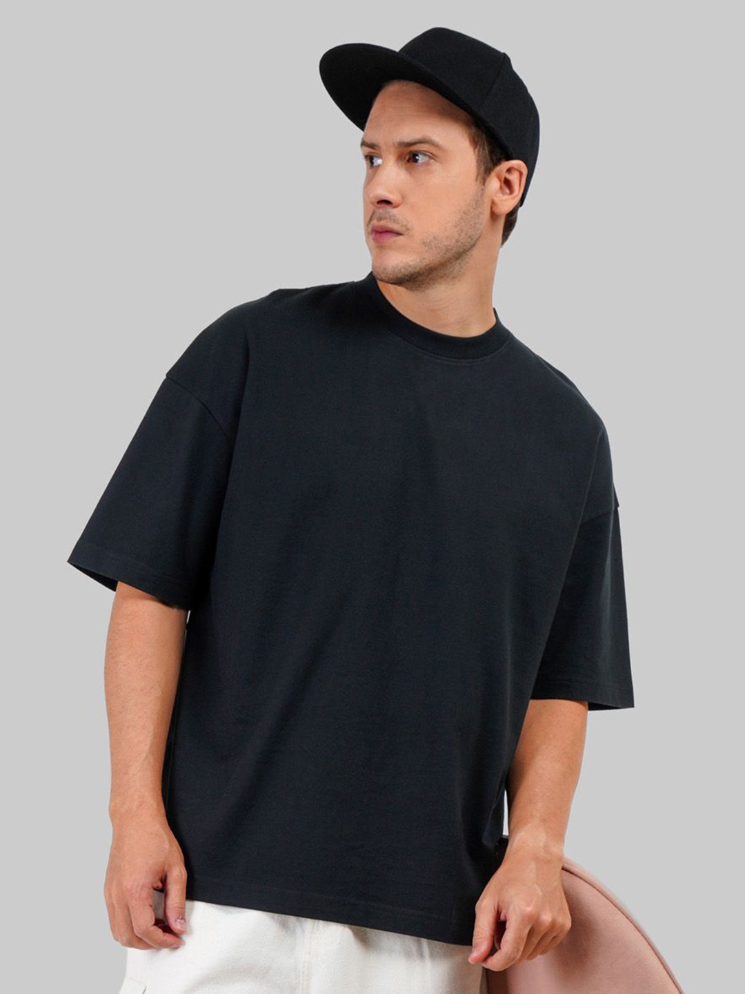 

Underrated Club Men Printed Bio Finish Raw Edge T-shirt, Black