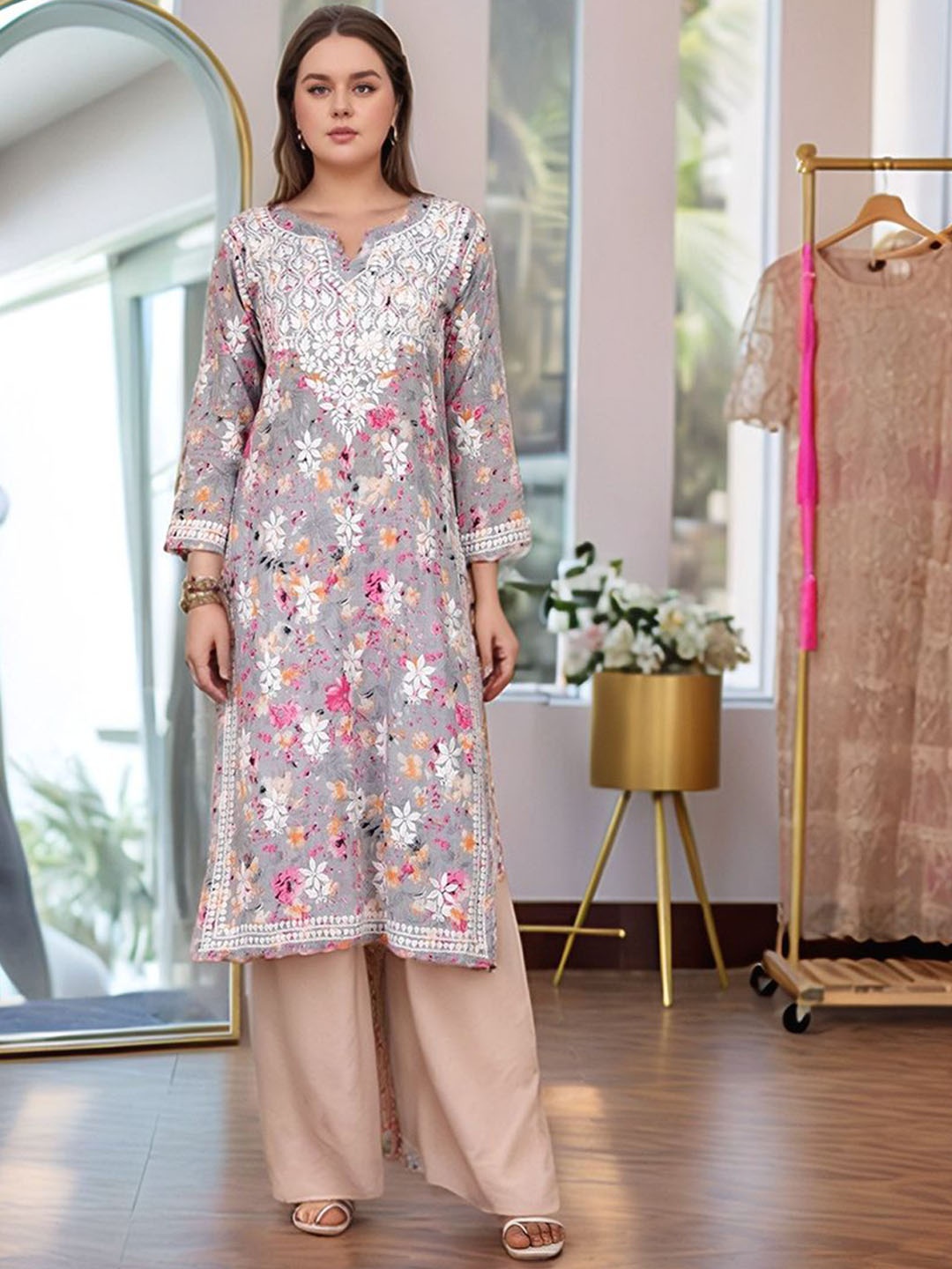

DIVASTRI Floral Embroidered Notch Neck Straight Kurta, Grey