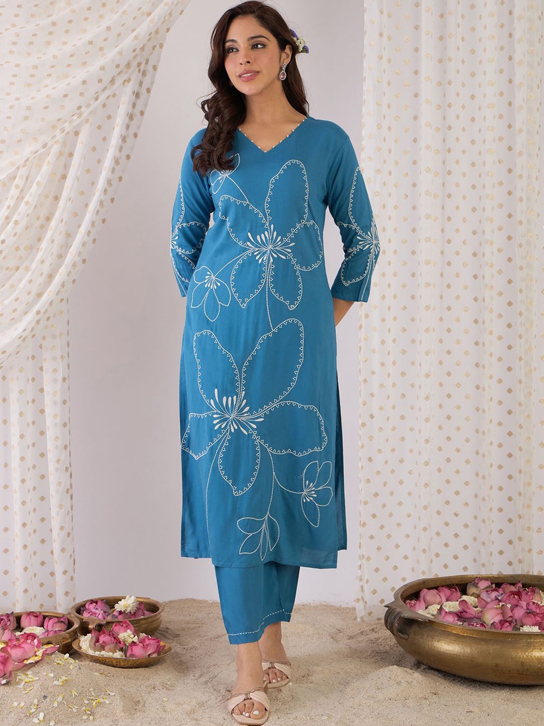 

Indo Era Floral Embroidered V-Neck Thread Work Straight Kurta With Trousers, Blue