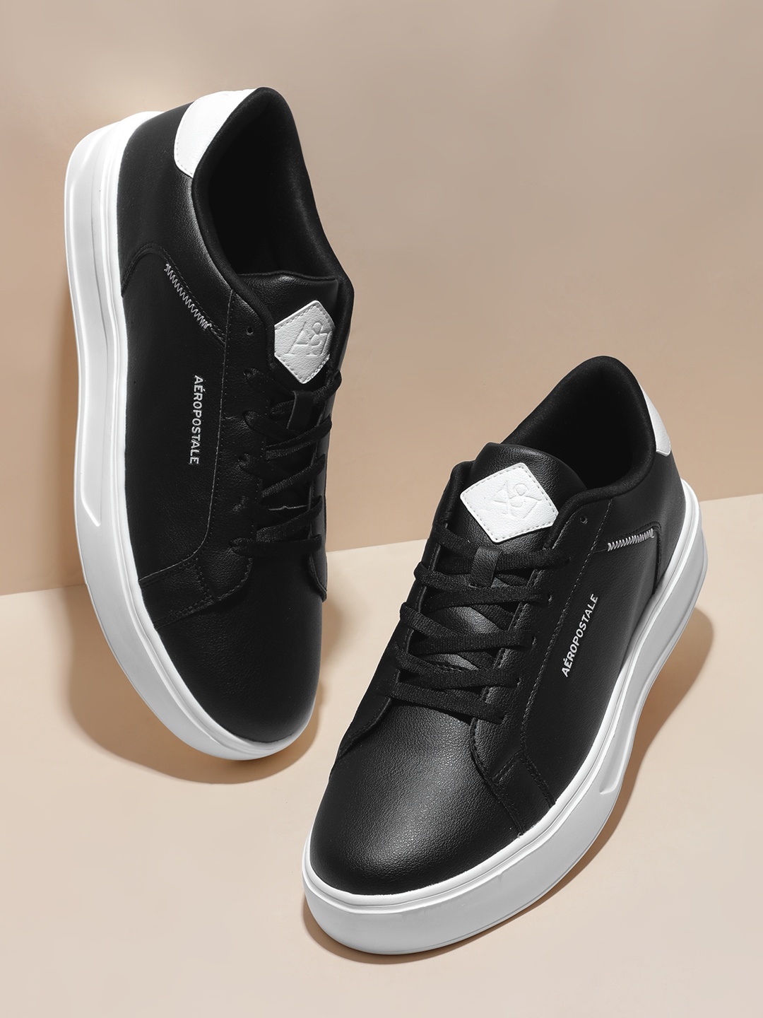 

Aeropostale Men Contrast Sole Everyday Sneakers, Black