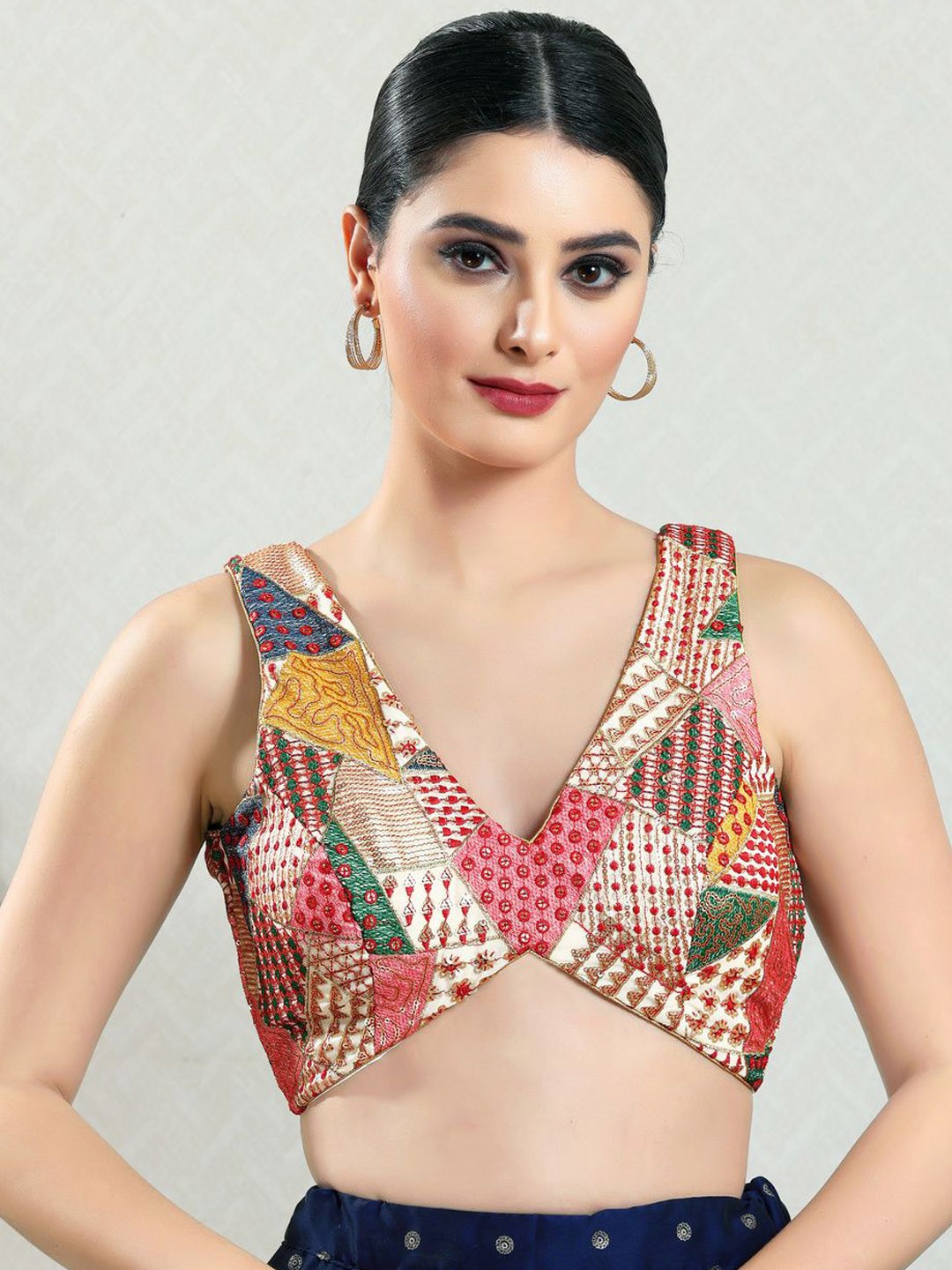 

VAMAS - THE DESIGNER BLOUSES Embroidered V-Neck Padded Saree Blouse, White