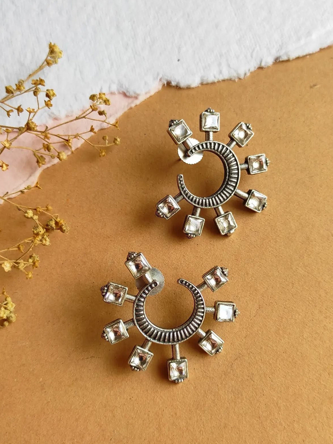 

Dulcett Contemporary Studs Earrings, Silver