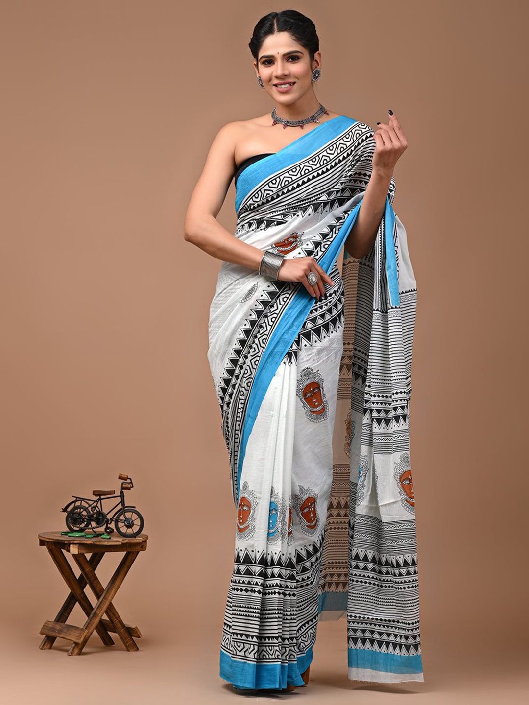 

PALLO LATKE Ethnic Motifs Printed Pure Cotton Block Print Saree, White