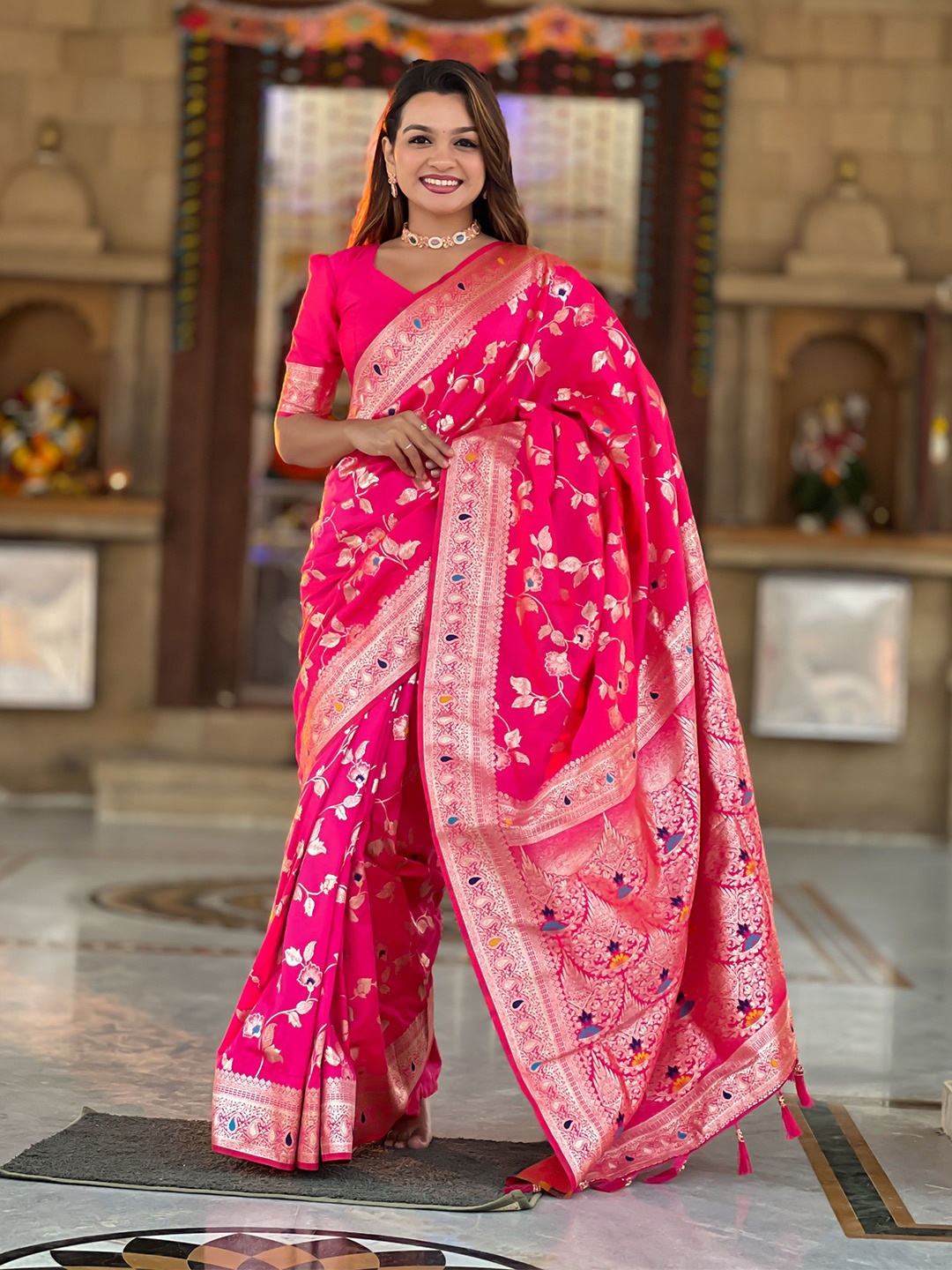 

Ekta Textiles Woven Design Zari Pure Silk Banarasi Saree, Pink