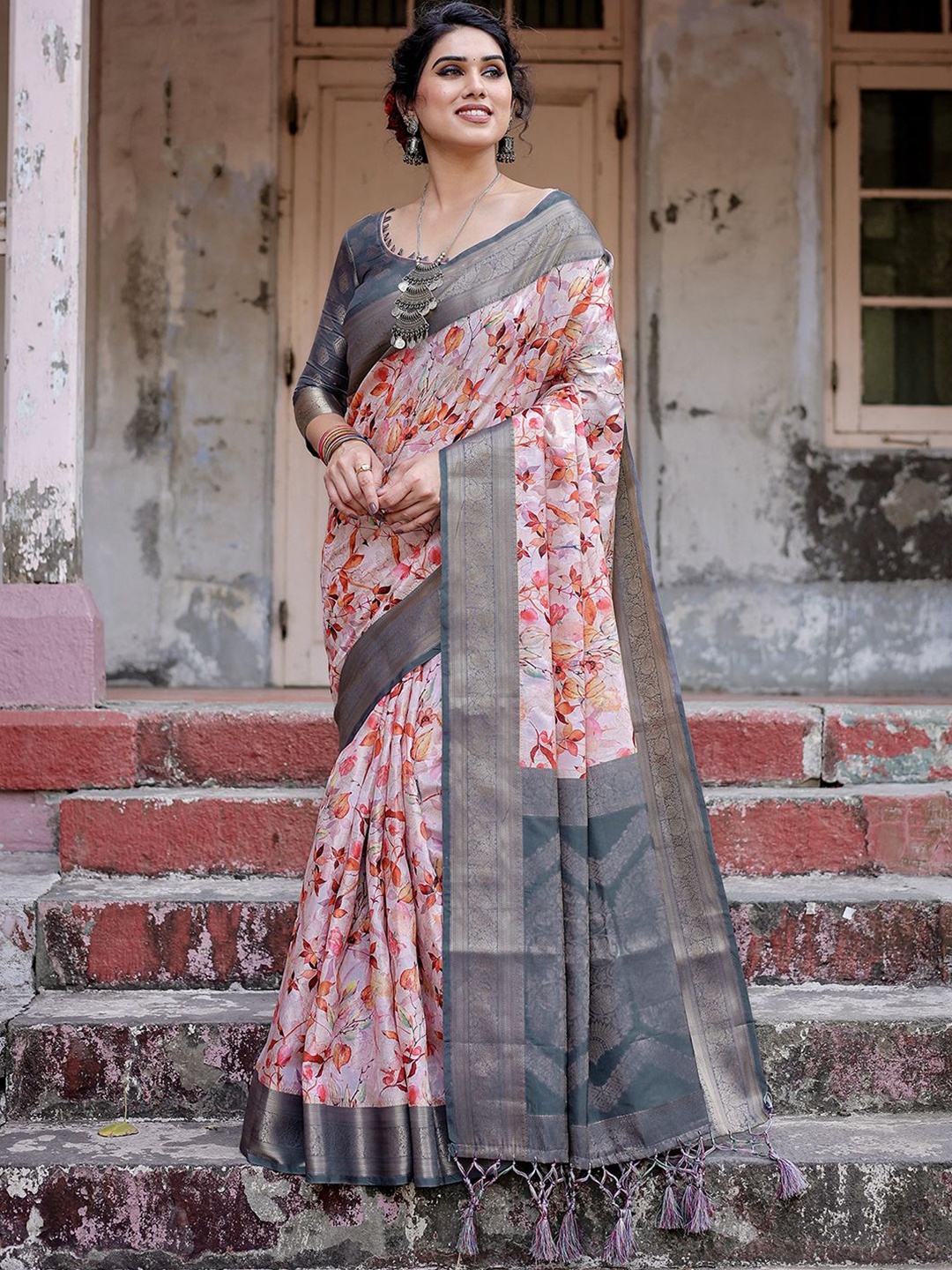 

DIVASTRI Floral Printed Zari Pure Silk Banarasi Saree, Pink