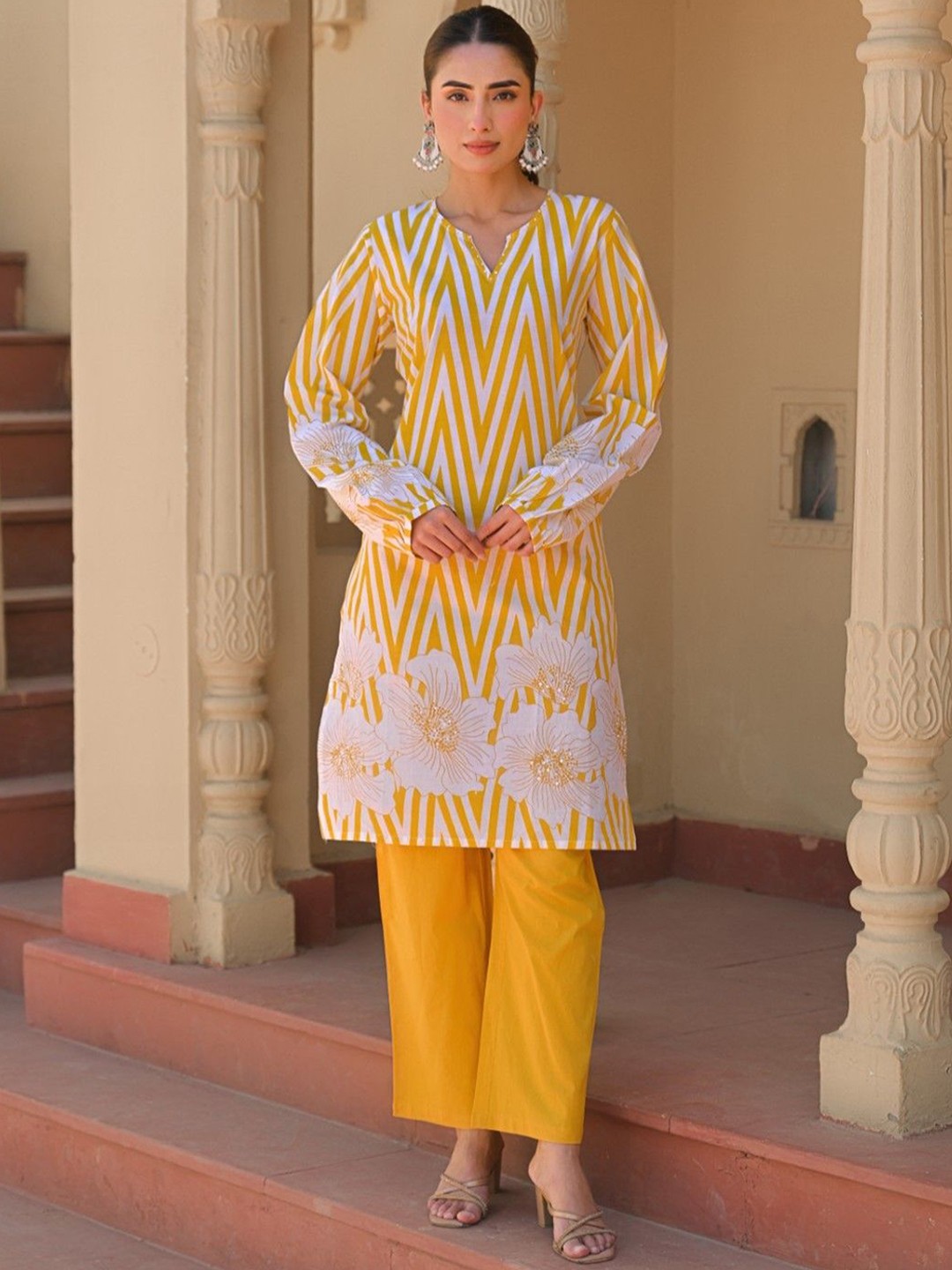 

AUTUMN LANE Women Printed Regular Pure Cotton Kurta with Trousers, Yellow