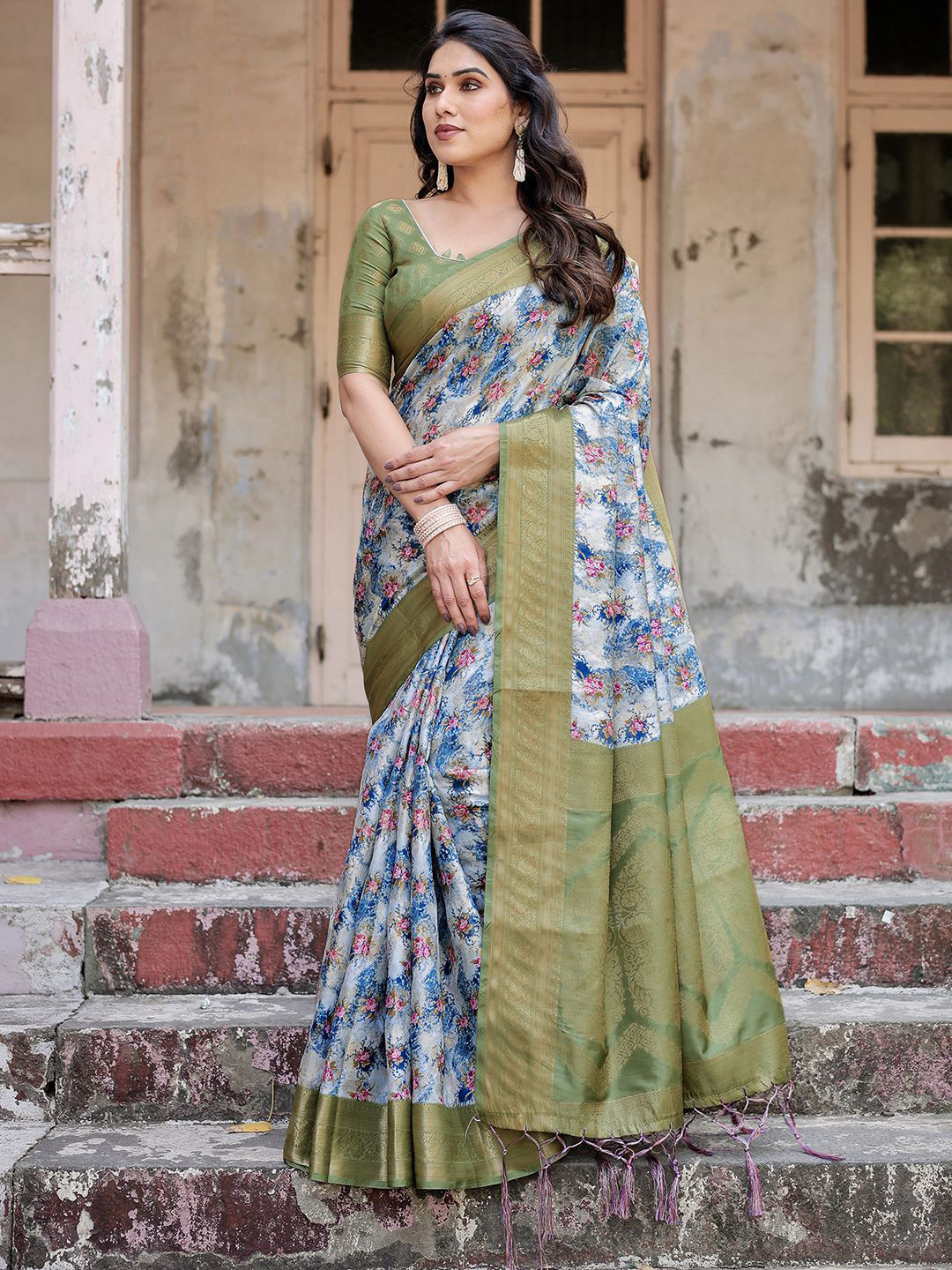 

DIVASTRI Floral Printed Zari Pure Silk Banarasi Saree, Blue