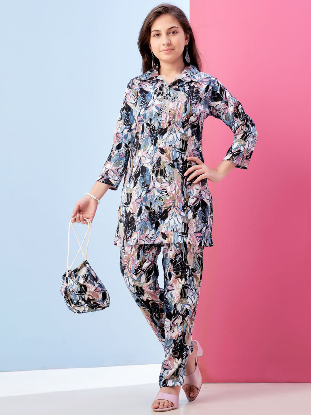 

Sangria Girls Printed Top With Trousers Clothing Set, Blue