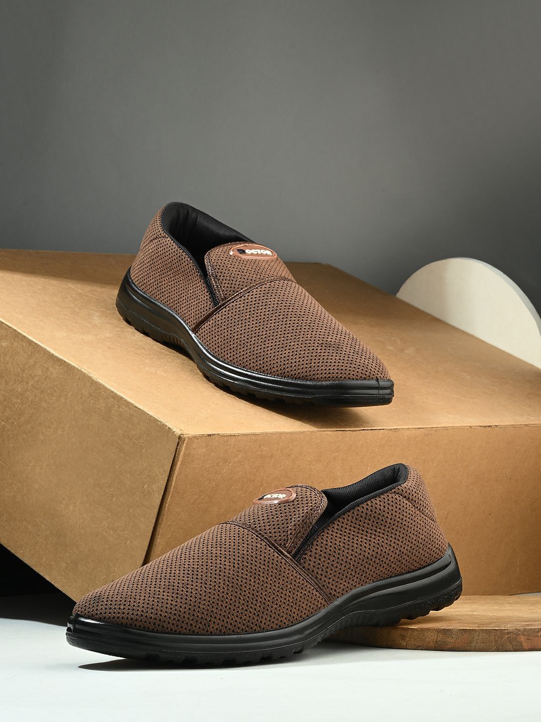 

DOCTOR HEALTH SUPER SOFT Men Slip-On Sneakers, Brown