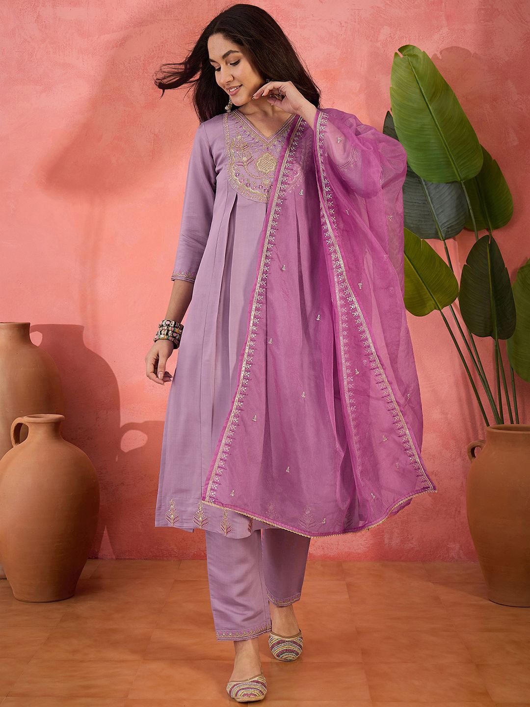 

Sangria Zari Sequence Embroidered Kurta With Trousers & Dupatta, Lavender