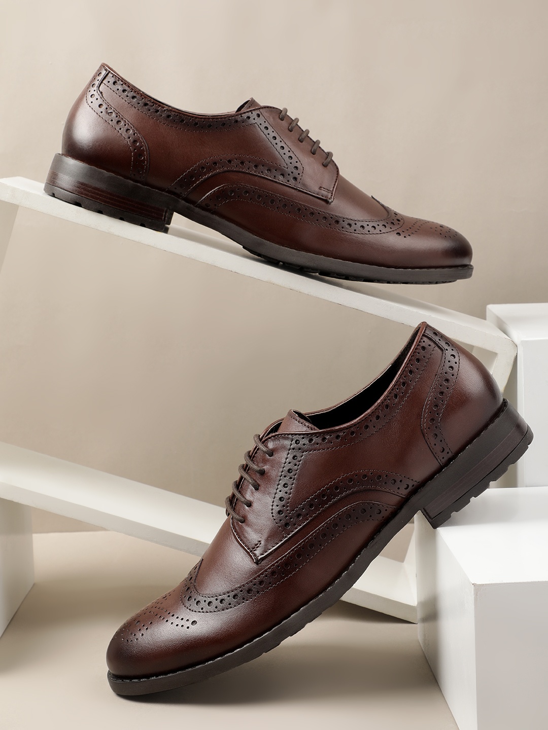 

Kenneth Cole Men Leather Textured Formal Brogues, Brown
