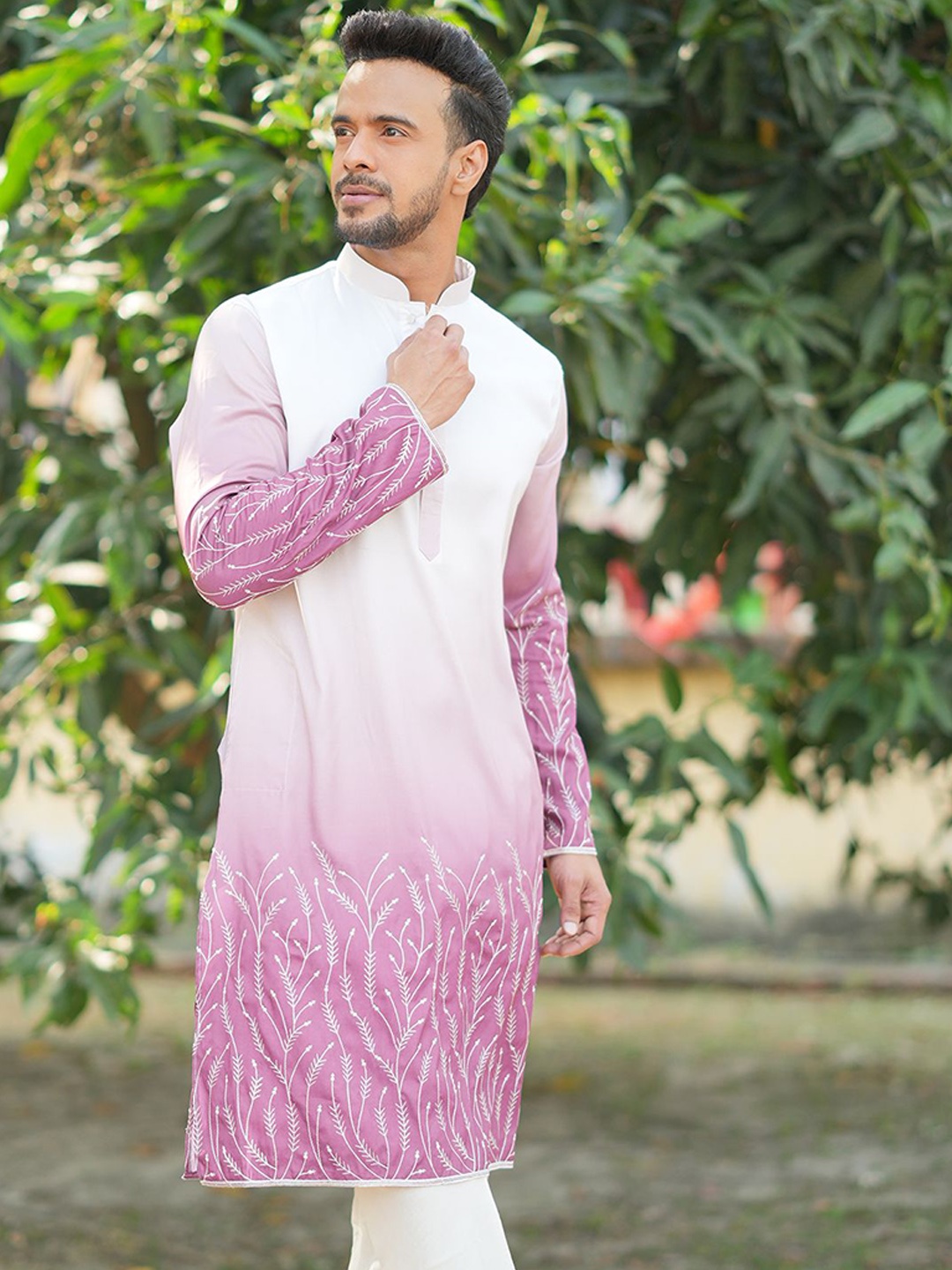 

KHAAS Men Floral Dyed Thread Work Kurta, Pink