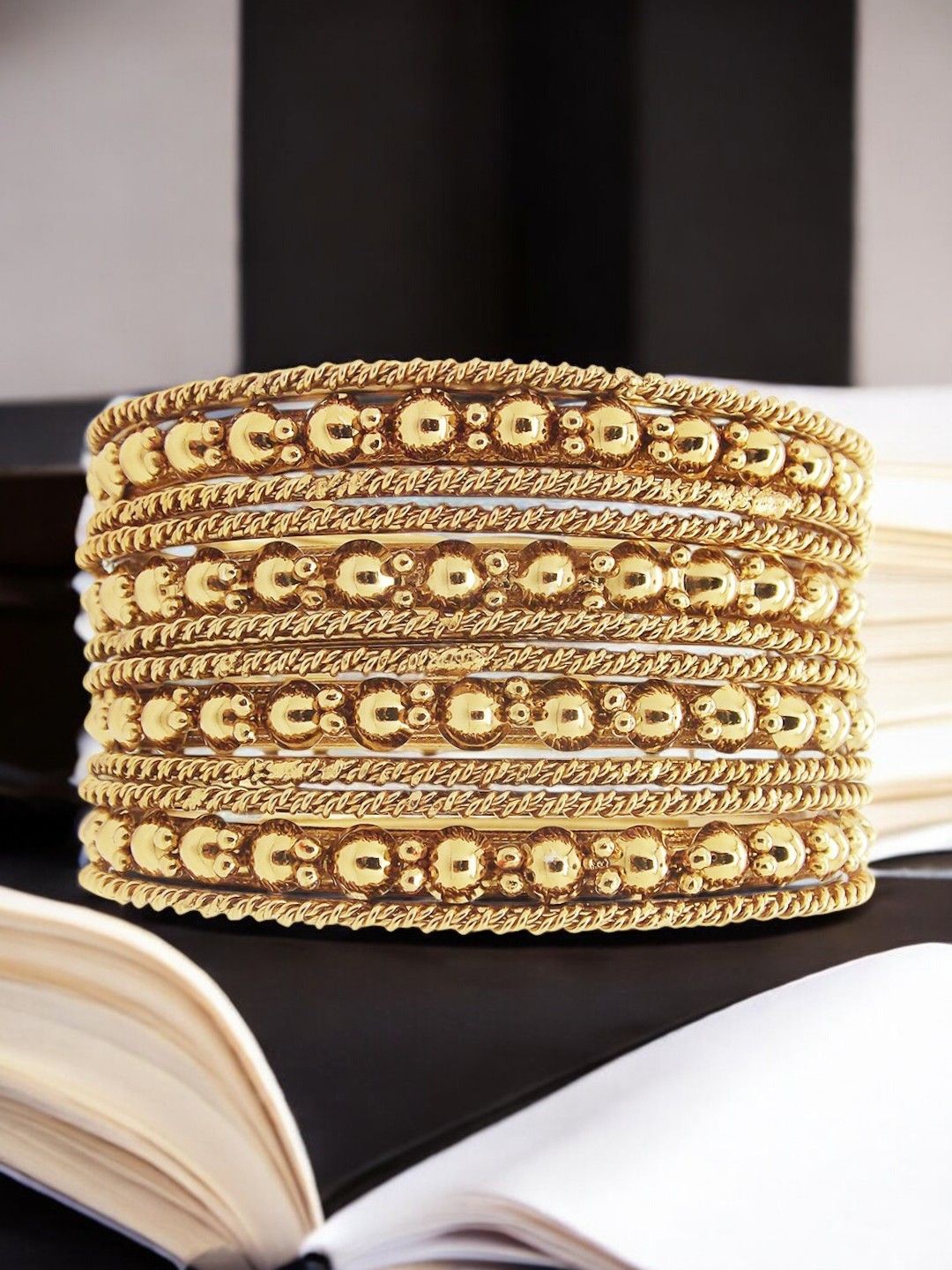 

FEMMIBELLA Set Of 12 Gold-Plated Bangles