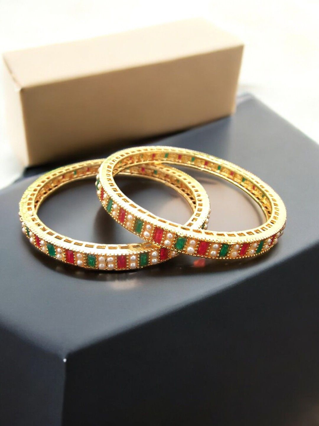 

FEMMIBELLA Set Of 2 Gold-Plated Bangles