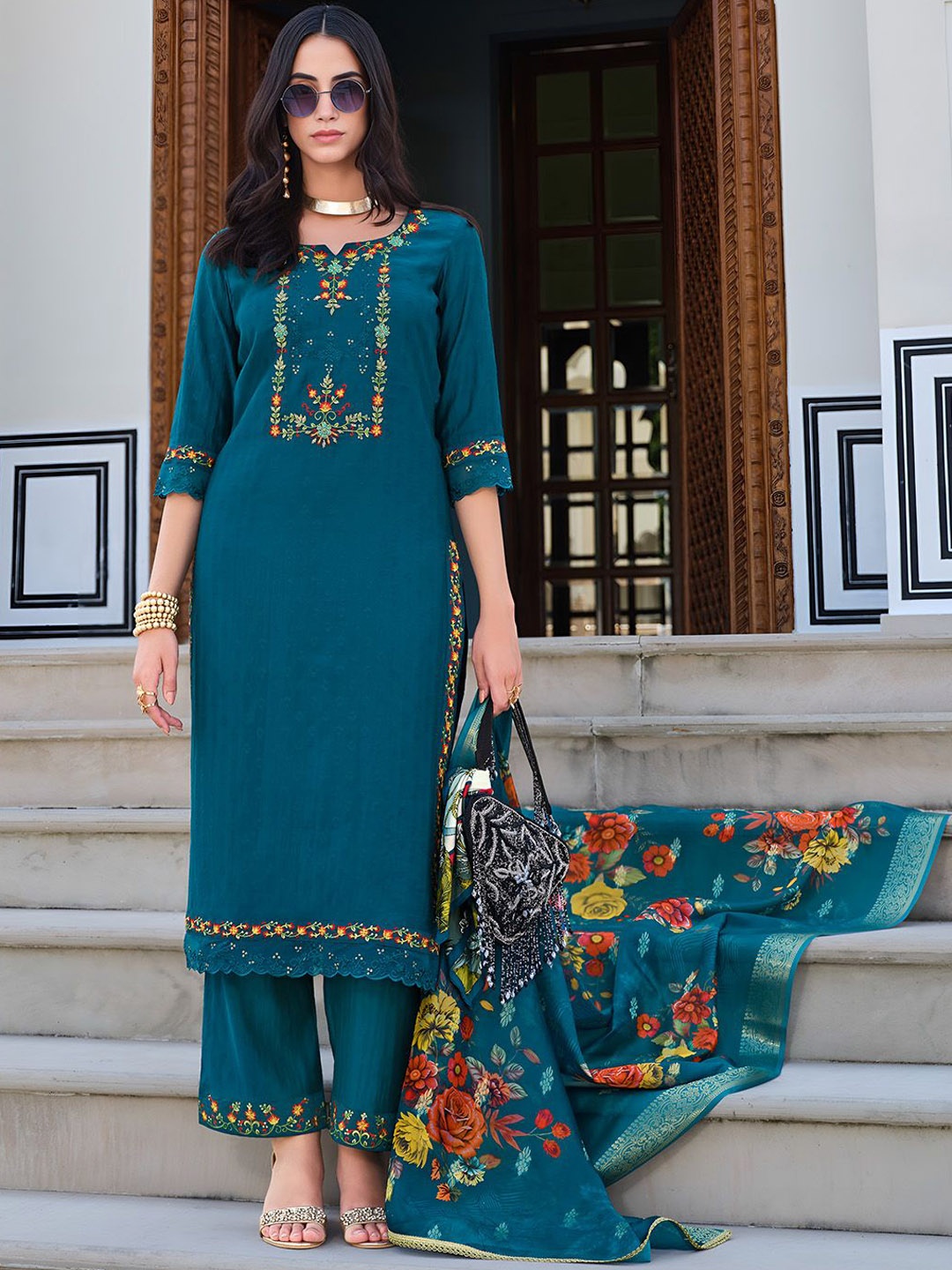 

Varanga Women Floral Embroidered Regular Thread Work Kurta with Trousers & With Dupatta, Blue