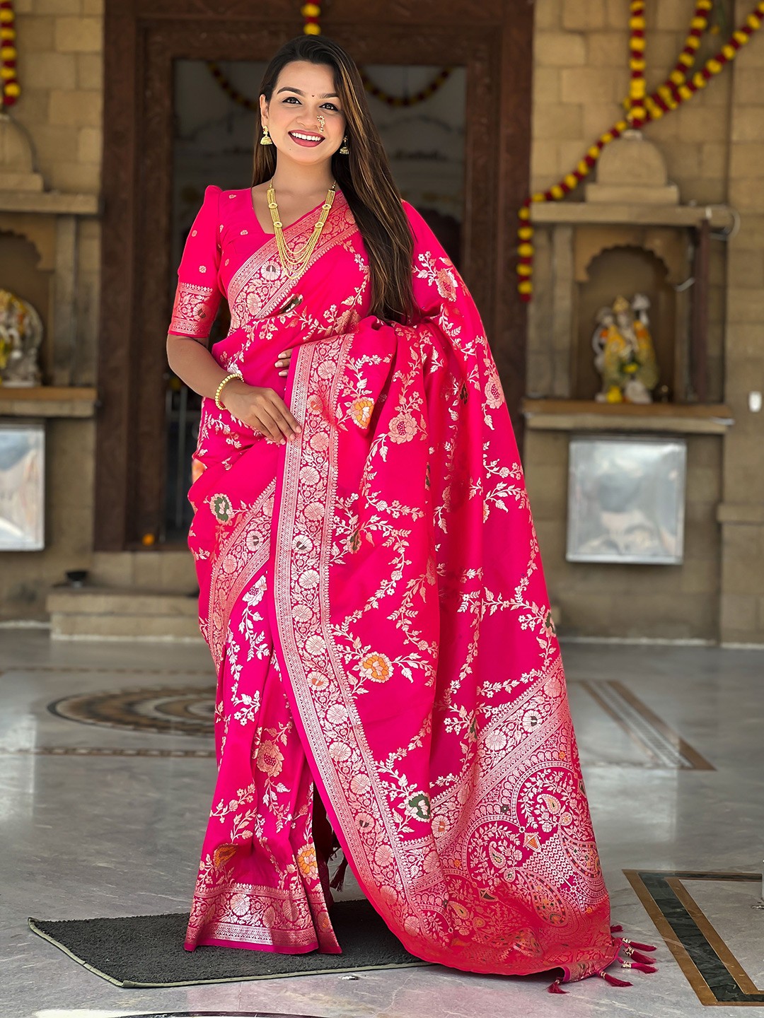 

Ekta Textiles Woven Design Zari Pure Silk Banarasi Saree, Pink
