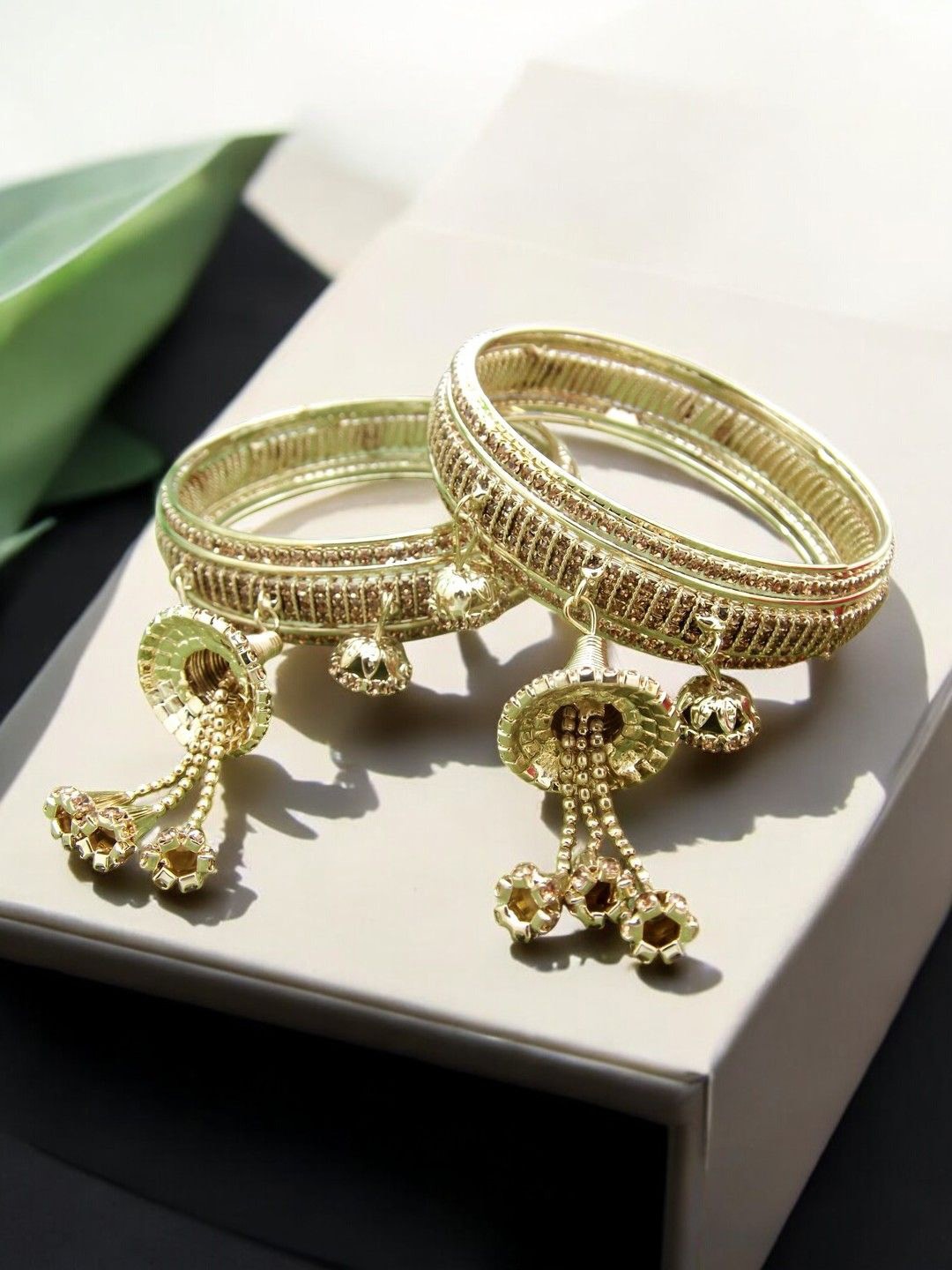 

FEMMIBELLA Set Of 2 Gold-Plated Bangles
