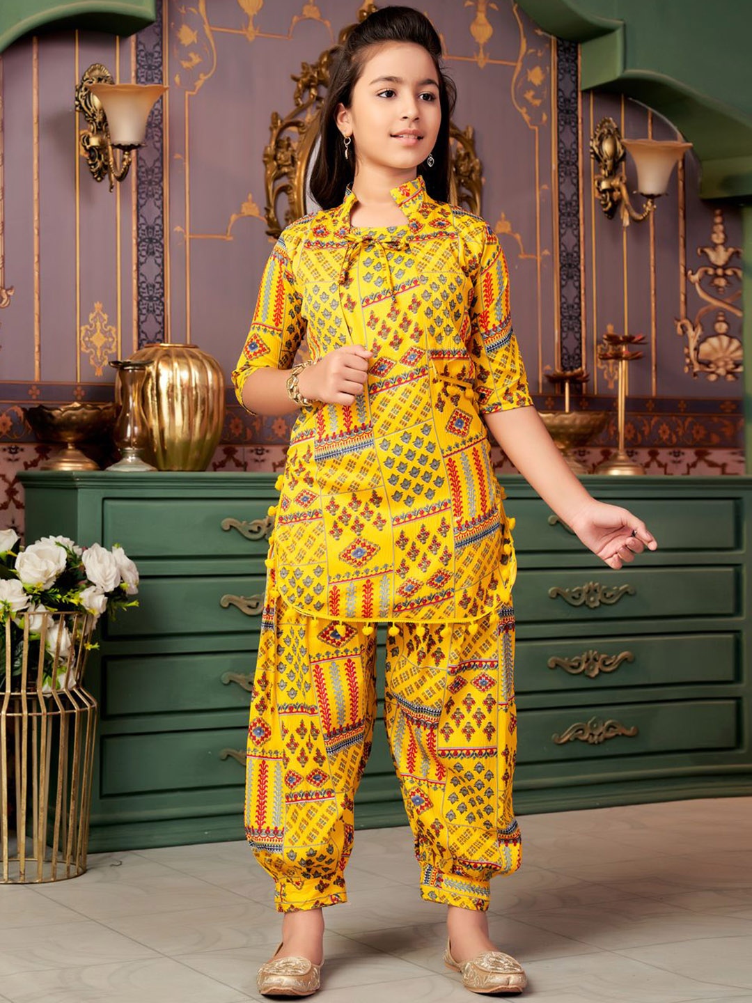 

Sangria Girls Printed Kurti Patiala Set With Jacket, Yellow