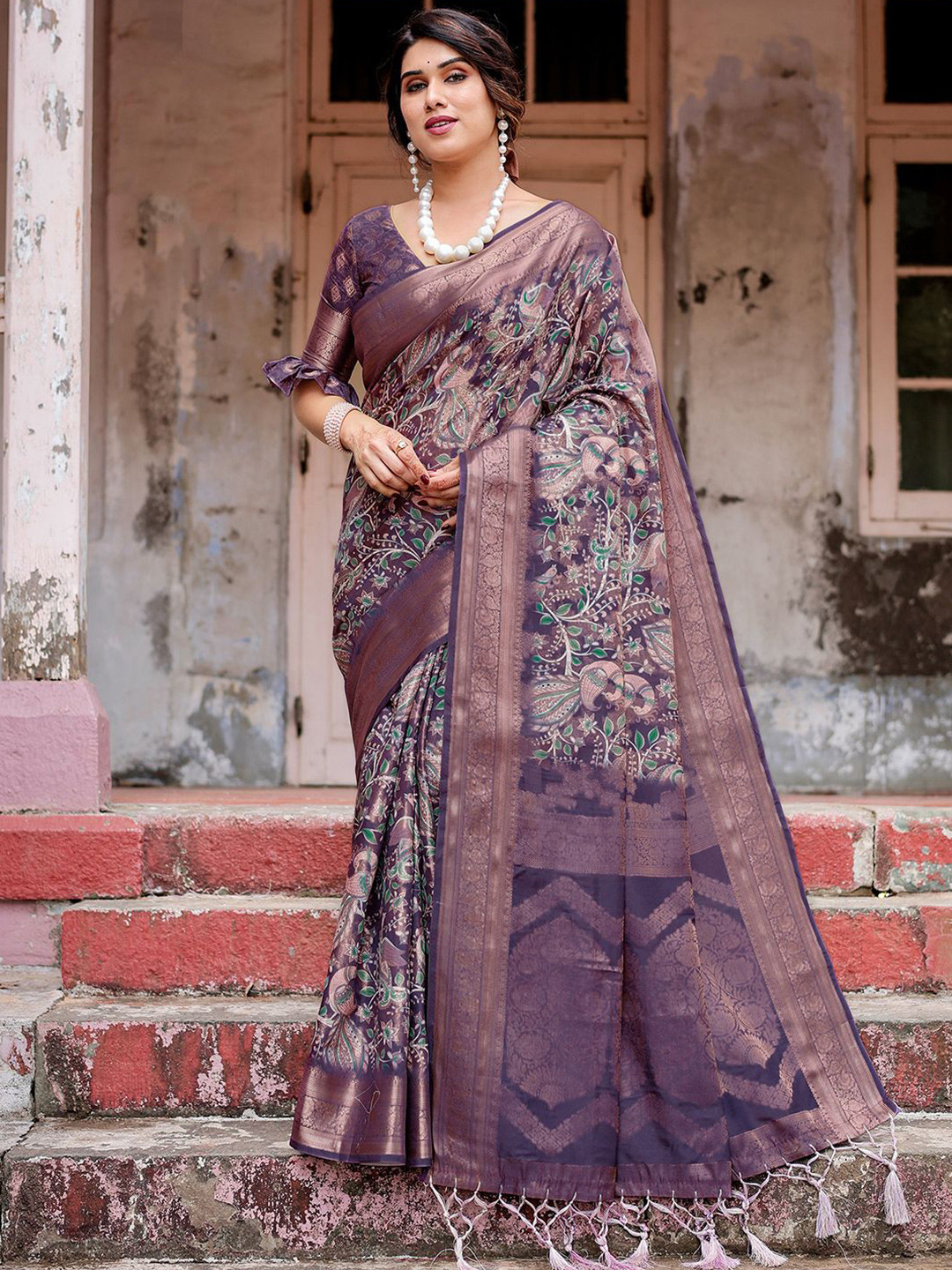 

DIVASTRI Woven Design Zari Pure Silk Banarasi Saree, Purple