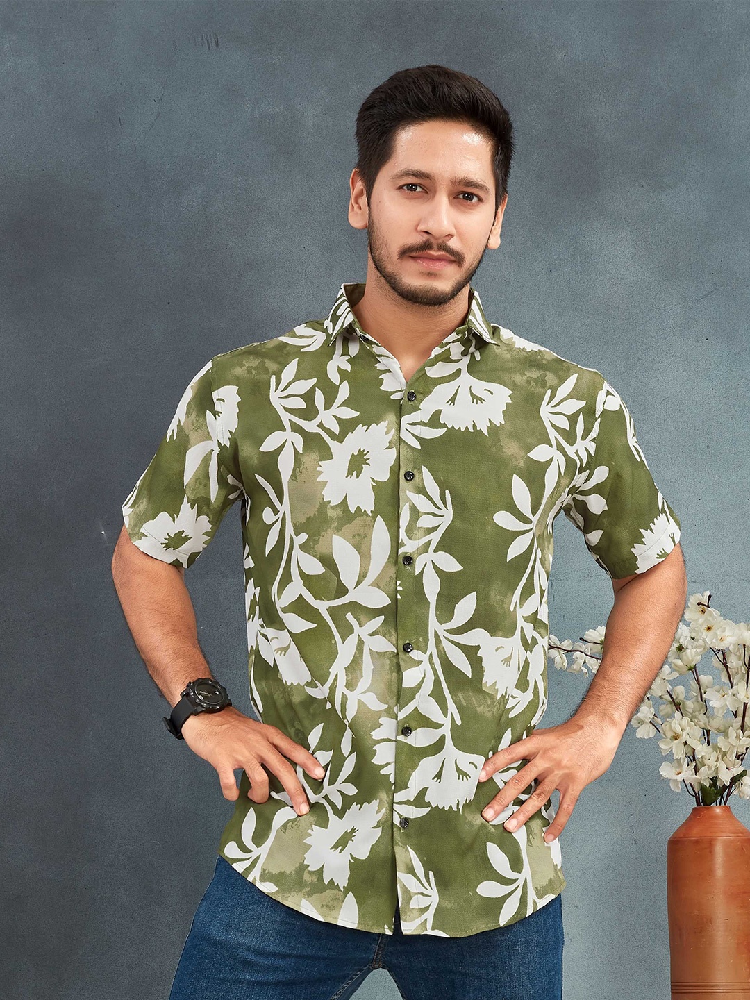 

Metronaut Men Comfort Floral Opaque Printed Casual Shirt, Green