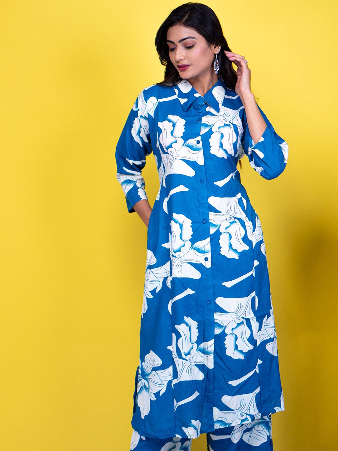 

The Kalakriti House Women Floral Printed Regular Liva Kurta with Palazzos, Blue