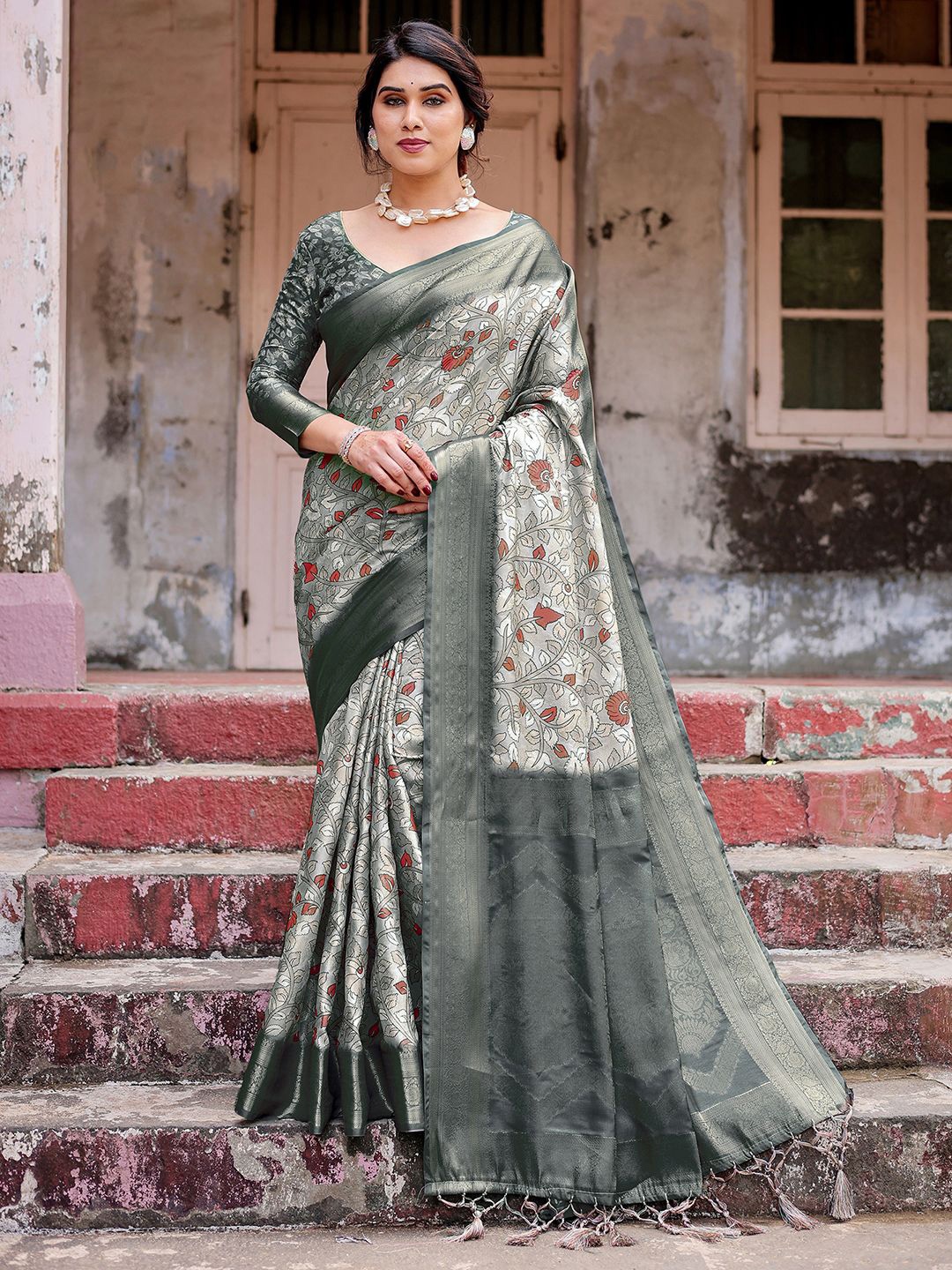 

DIVASTRI Woven Design Zari Pure Silk Kanjeevaram Saree, Grey