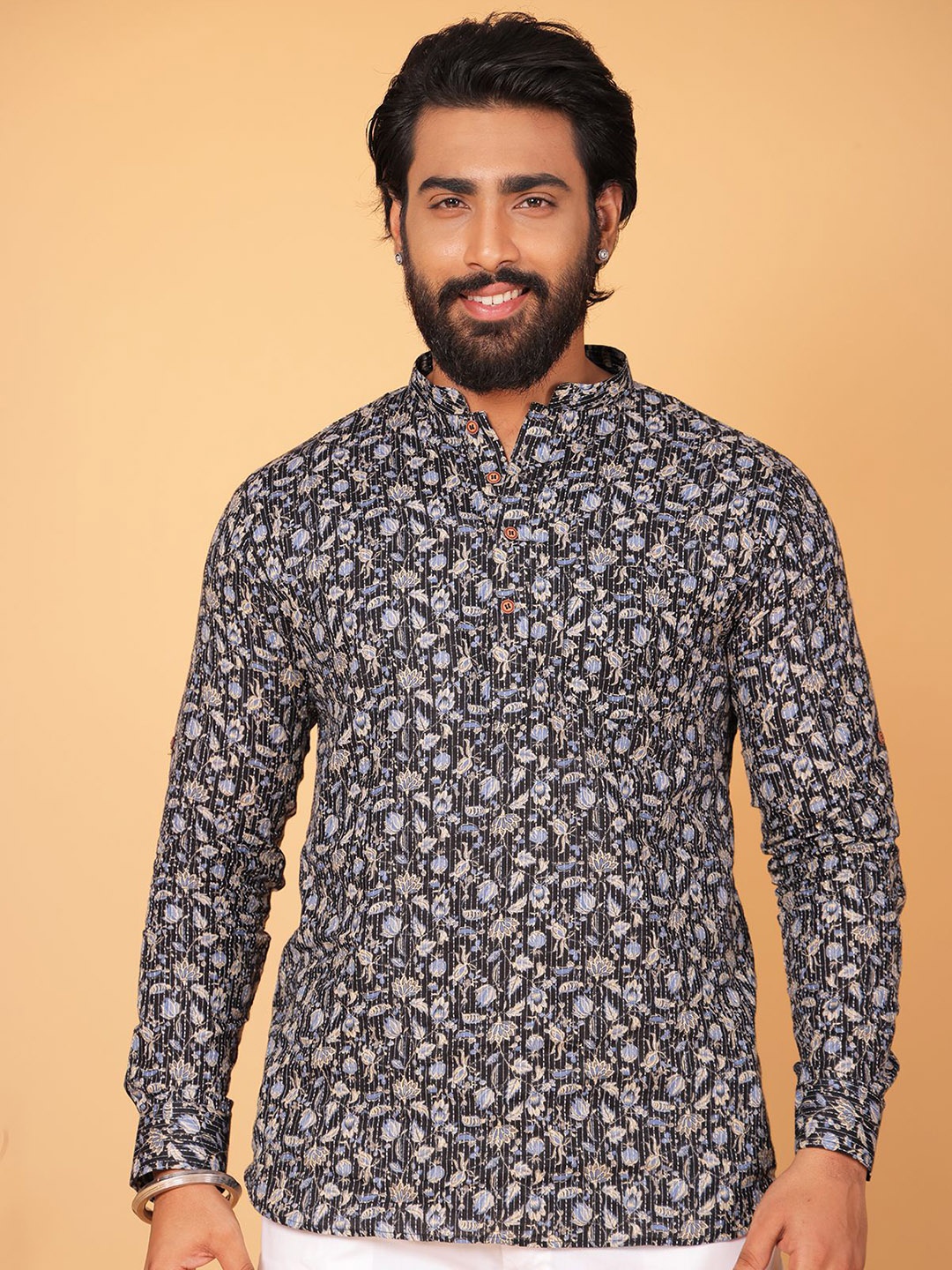 

KHAAS Men Floral Printed Kurta, Navy blue