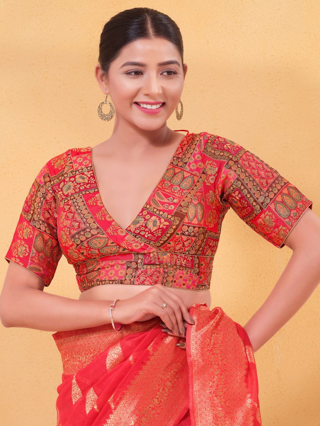 

VAMAS - THE DESIGNER BLOUSES Woven Design Brocade V-Neck Padded Saree Blouse, Red