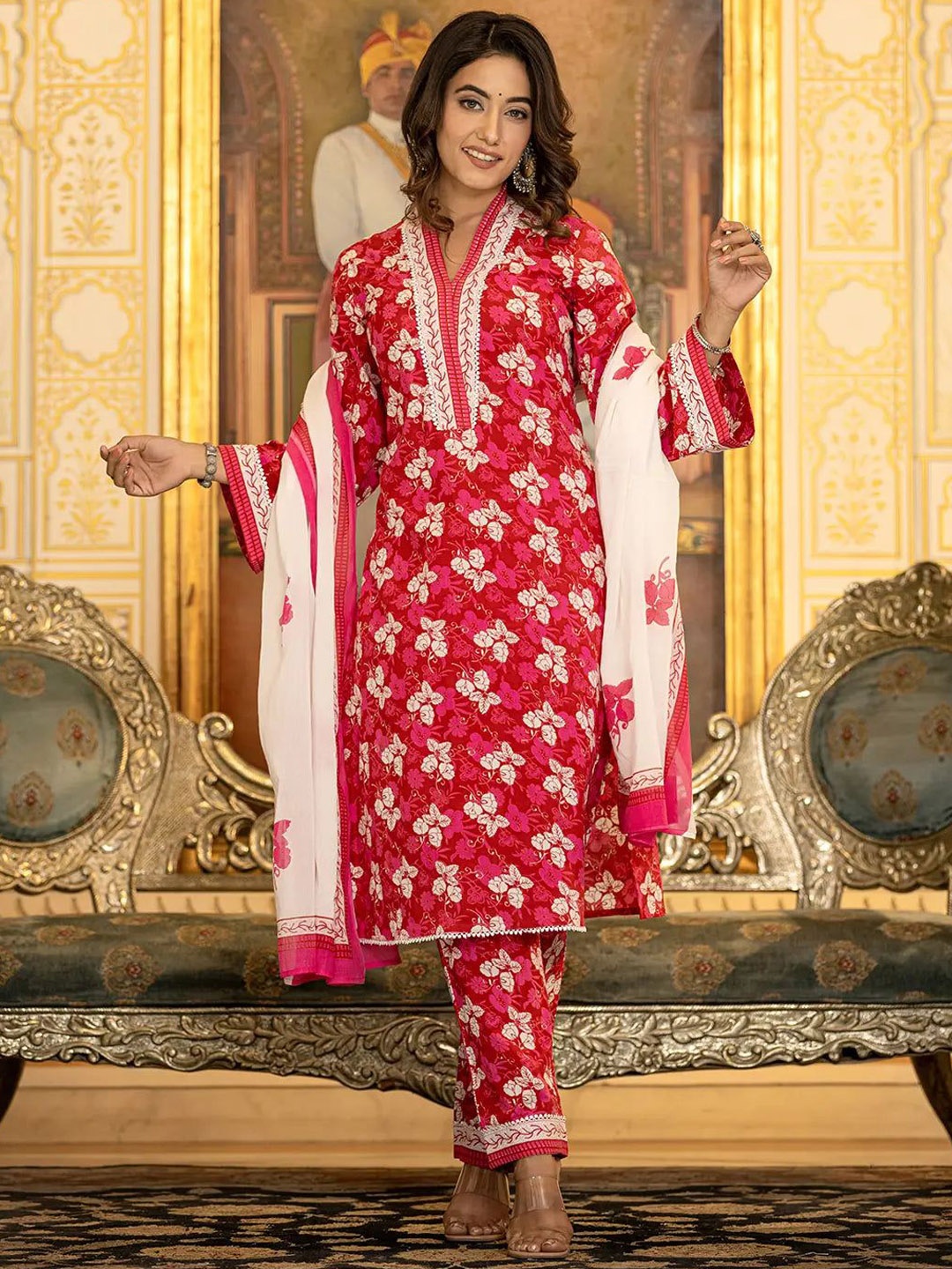 

MissKurti Women Floral Printed Regular Gotta Patti Pure Cotton Kurta with Trousers & With Dupatta, Pink
