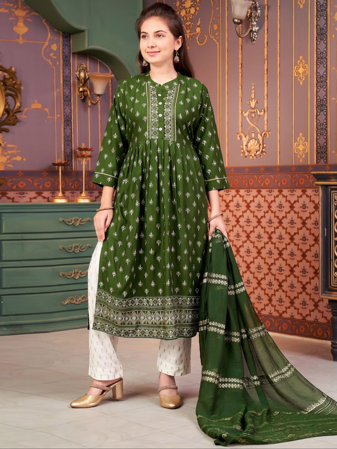 

Sangria Girls Printed Kurta Trouser With Dupatta, Green