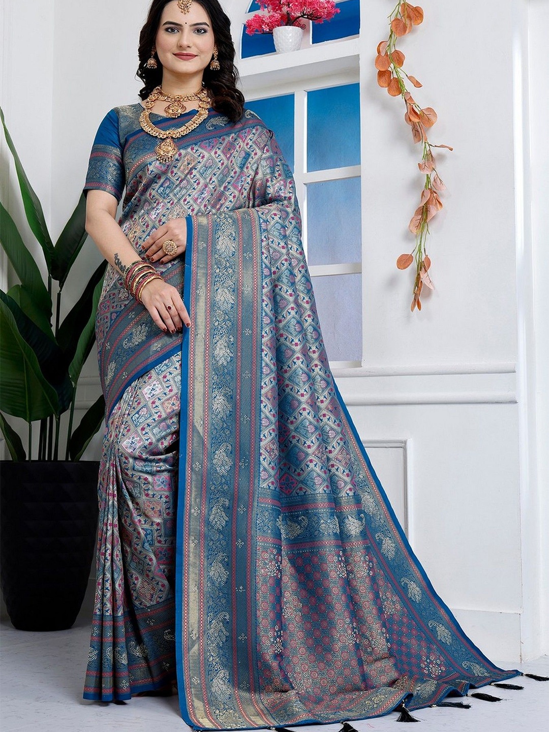 

K 5 Fashion Woven Design Zari Pure Cotton Saree, Navy blue